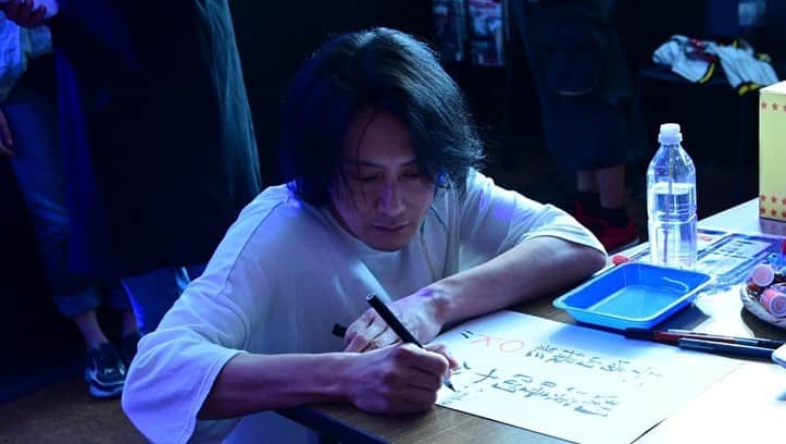 小西遼生さんのインスタグラム写真 - (小西遼生Instagram)「#夏の心音2023  全4公演終演しました ありがとうございました 祭りのあとに雨が降り、今日は涼しい 今年最後の夏の日を大好きな皆と心残りなく過ごせた最良の #晩夏の宴 と成りました  直接皆さんの楽しそうな表情が見れて、声が聞けて本当に幸せです  この晩夏の灯が皆さまにとってもいつまでも心地良く今年の夏の想い出と成りますように  #堺敦生 #一丸聡子 #会田桃子 #えがわとぶを   配信をご購入頂いた方は本日9/4の19時よりアーカイブが視聴可能となります。 昨晩は配信側の誤りでアーカイブ映像がそのまま視聴可能になっていたようです。また、最後に流れるエンディング動画が予定と異なるものが流れていたので、一部差し替えて配信いたします。お楽しみください。 配信でグッズも購入出来るので、買って♪」9月4日 9時54分 - ryosei_konishi_official