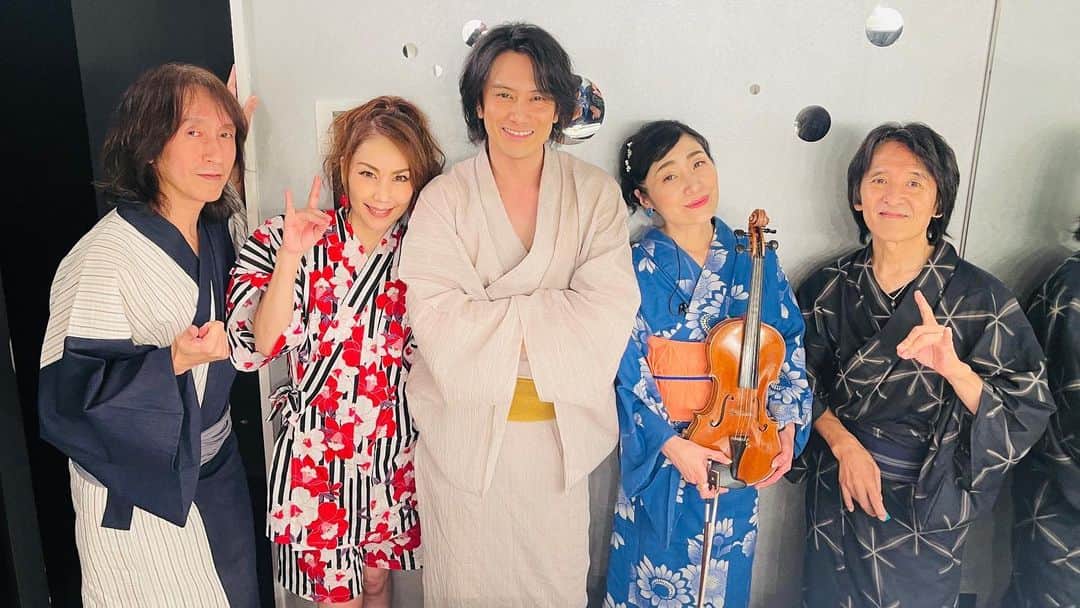 小西遼生さんのインスタグラム写真 - (小西遼生Instagram)「#夏の心音2023  全4公演終演しました ありがとうございました 祭りのあとに雨が降り、今日は涼しい 今年最後の夏の日を大好きな皆と心残りなく過ごせた最良の #晩夏の宴 と成りました  直接皆さんの楽しそうな表情が見れて、声が聞けて本当に幸せです  この晩夏の灯が皆さまにとってもいつまでも心地良く今年の夏の想い出と成りますように  #堺敦生 #一丸聡子 #会田桃子 #えがわとぶを   配信をご購入頂いた方は本日9/4の19時よりアーカイブが視聴可能となります。 昨晩は配信側の誤りでアーカイブ映像がそのまま視聴可能になっていたようです。また、最後に流れるエンディング動画が予定と異なるものが流れていたので、一部差し替えて配信いたします。お楽しみください。 配信でグッズも購入出来るので、買って♪」9月4日 9時54分 - ryosei_konishi_official