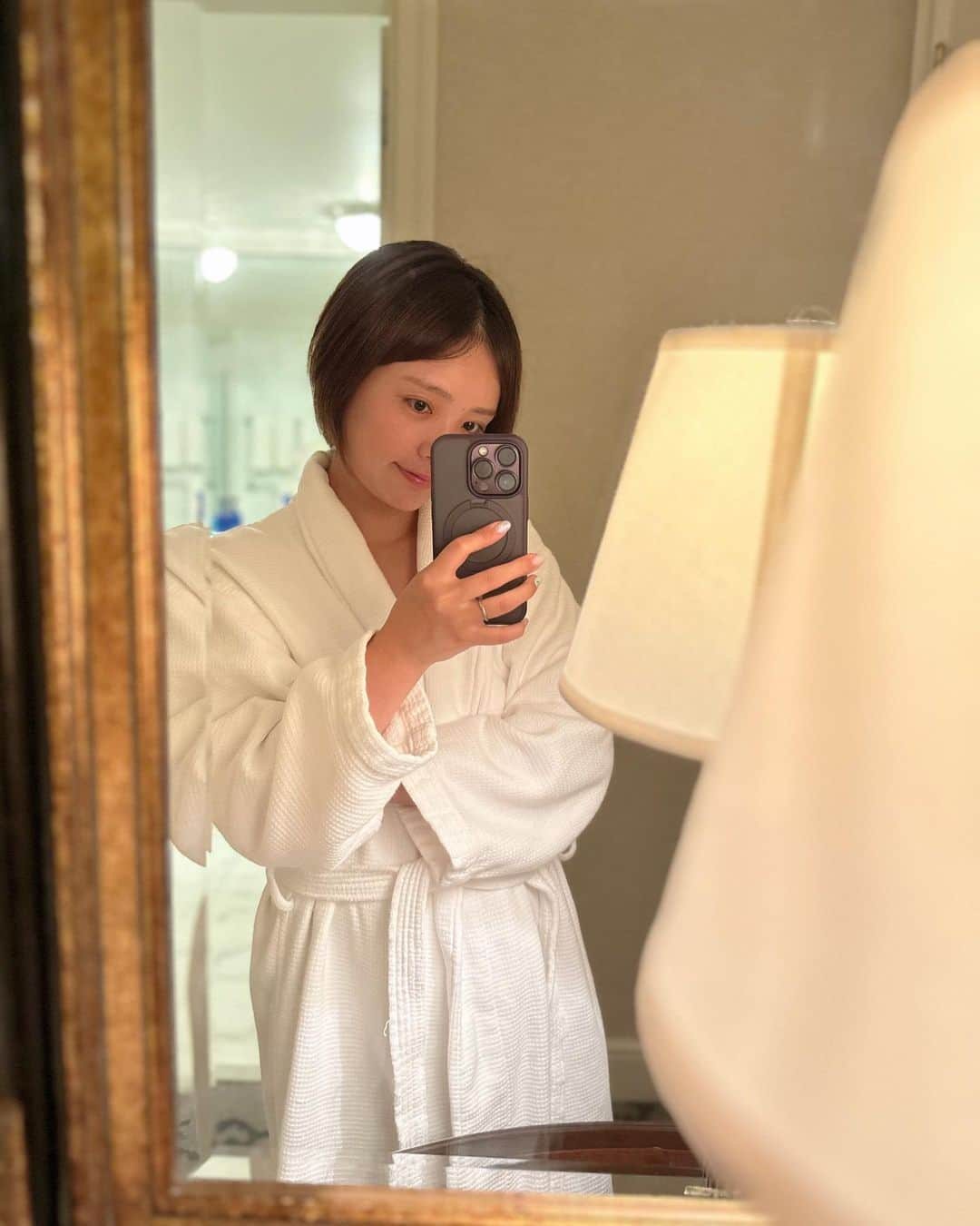 ゆうかさんのインスタグラム写真 - (ゆうかInstagram)「The Ritz-Carlton Osaka🕊️ @ritzcarlton.osaka  . 大阪駅からとっても近くて 0歳からでもプールOK🥹❤️(19時まで) . ⭐️高層階エグゼクティブルームにアップグレード ⭐️朝食も12才以下はMBAプラチナ特典で無料 ⭐️2000円デポジットで大人2名分朝食ビュッフェ料金から抜いてもらいました🥰 ⭐️3人部屋に添い寝2名で家族5人で一部屋に宿泊可能◎ ⭐️予約取りやすい◎ . . 旅行中は @alface_lohas のフェイスマスク持って行ってケアしたよ🩷 . . ⭐️はMBAのプラチナレポ書いてみた♪ 検討してる人参考にしてみてね☀️ . #ゆうかプラチナレポ . #3児ママ #10歳差兄弟 #10歳差育児 #小学生ママ#1歳 #3人兄弟　#無料宿泊レポ #子連れスポット #子連れ旅行 #子連れユニバ #子連れok #大阪観光  #大阪子連れ #大阪ホテル  #リッツカールトン大阪 #リッツカールトン  #mbaプラチナ旅  #マリオットボンヴォイ  #アラサーコーデ #アラサー美容 #アラサーママ#フェイスパック」9月4日 18時30分 - yuuka_japan