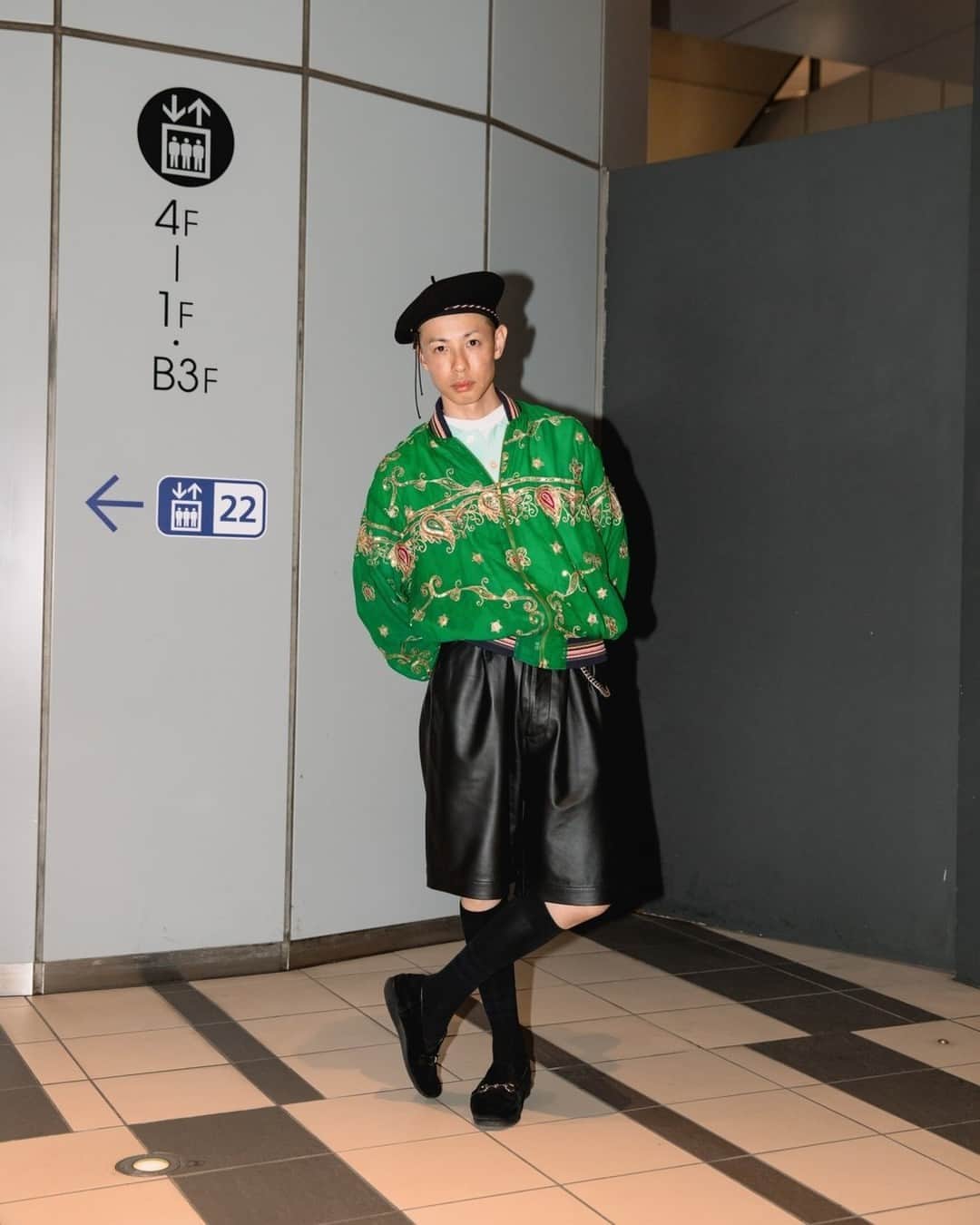 のインスタグラム：「Name: TEPPEI⁠ Occupation: スタイリスト⁠ ⁠ Outer #Ashish⁠ Tops #used⁠ Pants #stein⁠ Shoes #COOTIEPRODUCTIONS⁠ Hat #BODE⁠ ⁠ Photo by @onokoro0710⁠ ⁠ #スナップ_fs #fashionsnap #fashionsnap_men」