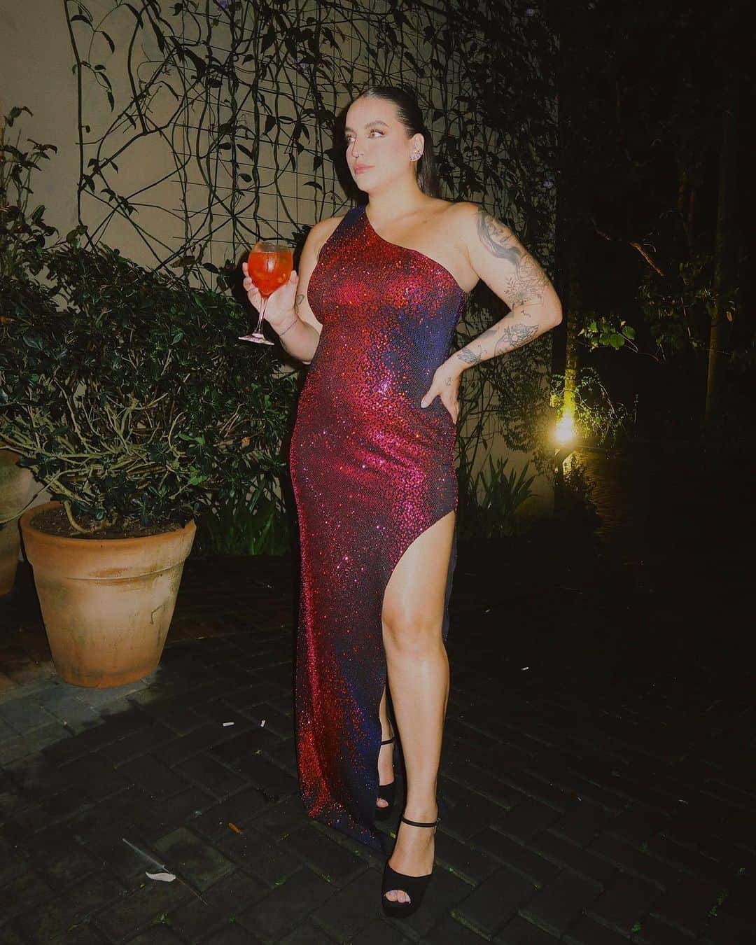 Bruna Unzuetaのインスタグラム：「Look do casório de ontem ❤️ mto apaixonada nesse vestido, foi só elogios na festa e só poderia ser @fabianamilazzo 🥰」