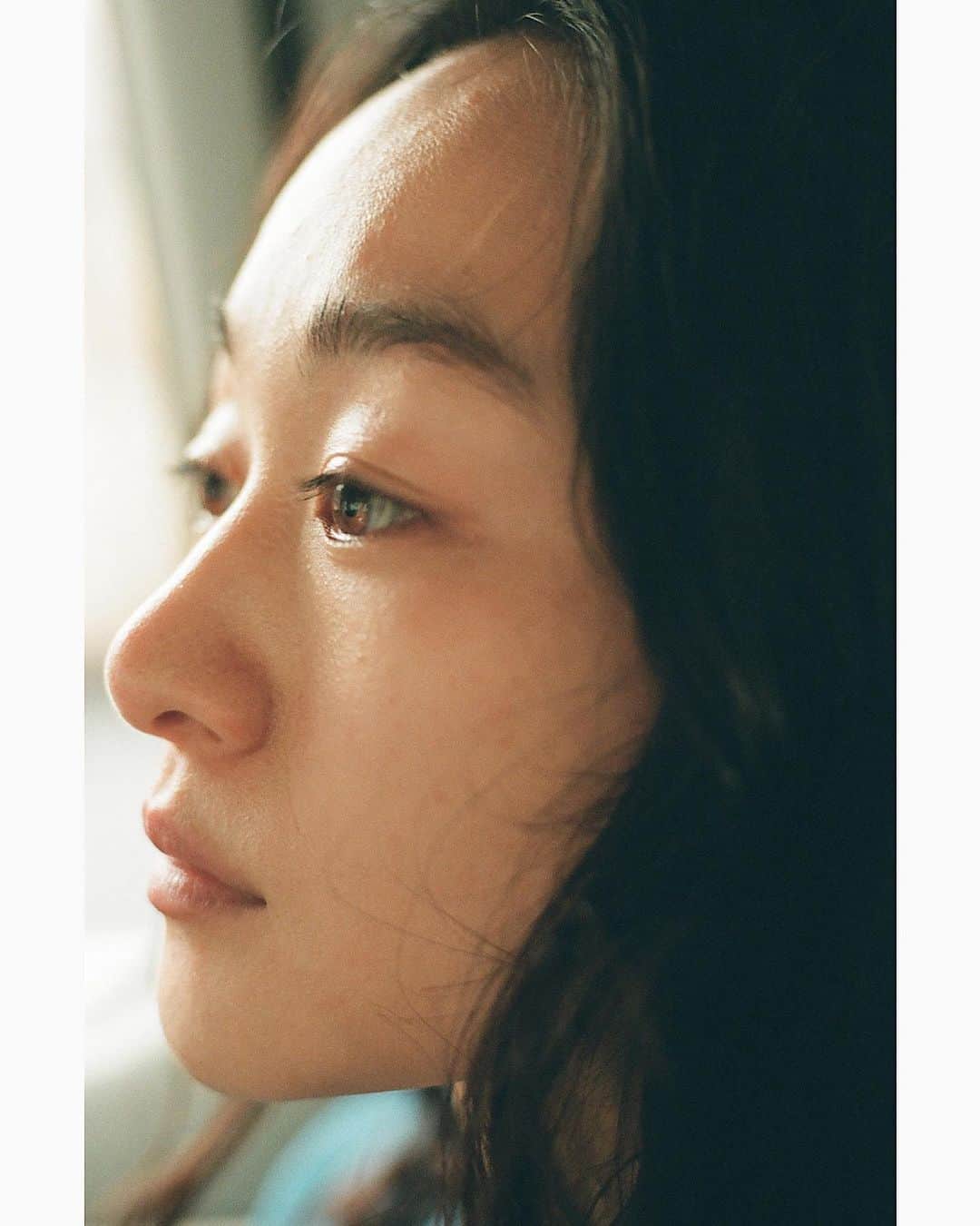 のインスタグラム：「. セプテンバーっておセンチねって思ってたけど 雨だとますますおセンチセプテンバーでおおおおおう。ってなっている おはようございます 無理せずいこう9月 は、こんなキモチ🦥🌕🌾  私の写真はヒオキくん @hiokikazuki 💄 @jujuju1117」