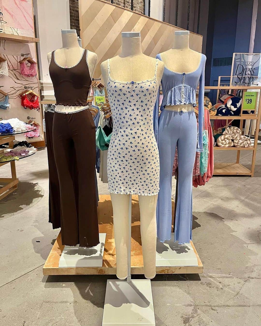 Urban Outfittersさんのインスタグラム写真 - (Urban OutfittersInstagram)「So many looks to love at your local Urban Outfitters. ♥️ Tag you and your besties. @uocarolinas #UOdisplay」9月4日 10時15分 - urbanoutfitters