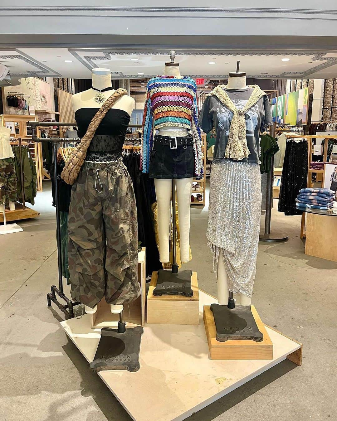 Urban Outfittersさんのインスタグラム写真 - (Urban OutfittersInstagram)「So many looks to love at your local Urban Outfitters. ♥️ Tag you and your besties. @uocarolinas #UOdisplay」9月4日 10時15分 - urbanoutfitters