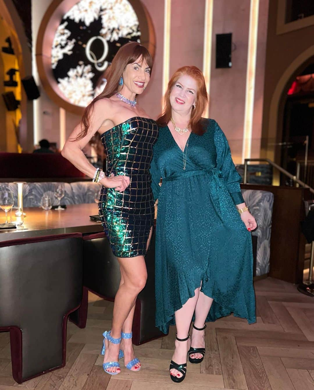 ジェニファー・ニコール・リーさんのインスタグラム写真 - (ジェニファー・ニコール・リーInstagram)「We made our birthdays a Lifestyle! Happy birthday Yeli from your other redheaded sister! We had such a great time at one of the hottest restaurants in Miami, making the magic city even more magical, one of my faves @queenmiamibeach 👑 the food is delicious, but the backdrops are so incredible that we had so much fun taking photos we even forgot they served food! Lol! Yeli may your birthday be the best ever! Let’s go higher! Let’s go WRITER! The best is yet to come! The only way is up! Love your friend and coach, @jennifernicolelee . .  @JenniferNicoleLee @JNLfashionfun @JNLMediaProductions @JNLBiohack @JNLFunFitFoodie @VIPQueenLifestyle @VIPQueenProgram @OneStopVIPShop  #JenniferNicoleLee #VIPQueenToConquer #QueensWhoConquer #CreateYourDynasty #RuleYourWorld #QueensThrone #WatchTheThrone #Royal #BornRoyal #Royalty #Famous #Crowned #QueensCrown #RoyalLady #Regina #Crownedhead #bejeweled #Diamonds #empress  #Respected #InnerBeauty #Beautiful #Iconic #Legendary #Captivating #Charming #Classy #Powerful #Grateful #Stylish」9月4日 10時27分 - jennifernicolelee