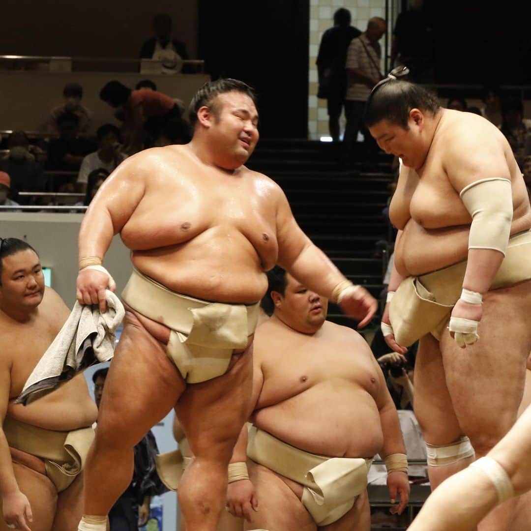日本相撲協会さんのインスタグラム写真 - (日本相撲協会Instagram)「横綱審議委員会 稽古総見  令和5年九月場所前 両国国技館で4年ぶりに一般公開されました。 参加したのは横綱照ノ富士をはじめとした、幕下15枚目以上の力士。  申し合い稽古、ぶつかり稽古など、様々な形で稽古を行います。  @sumokyokai #sumo #相撲 #九月場所 #稽古 #稽古総見  #力士 #お相撲さん#japanculture  #tokyo #photo #japan」9月4日 10時29分 - sumokyokai