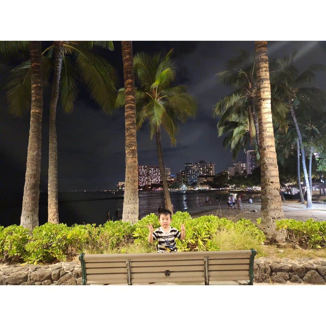 竹末裕美さんのインスタグラム写真 - (竹末裕美Instagram)「お仕事でハワイ🏖️⛳ 家族も一緒に✈️  汗をかかない夏☀️ 夏のハワイは最高でした！  大雅は、海、プール、動物園、水族館いろいろ楽しめた1週間だったかな😊 ✈️も無事乗れて良かった😅  #ハワイ#海#プール#ゴルフ#ホノルルカントリークラブ#コオリナカントリークラブ#エバビーチゴルフクラブ#ワイケレカントリークラブ #動物園#水族館#ワイキキ#プロゴルファー#ゴルファー#女子プロゴルファー#ウェア#ロサーセン」9月4日 10時29分 - hiromitakesue