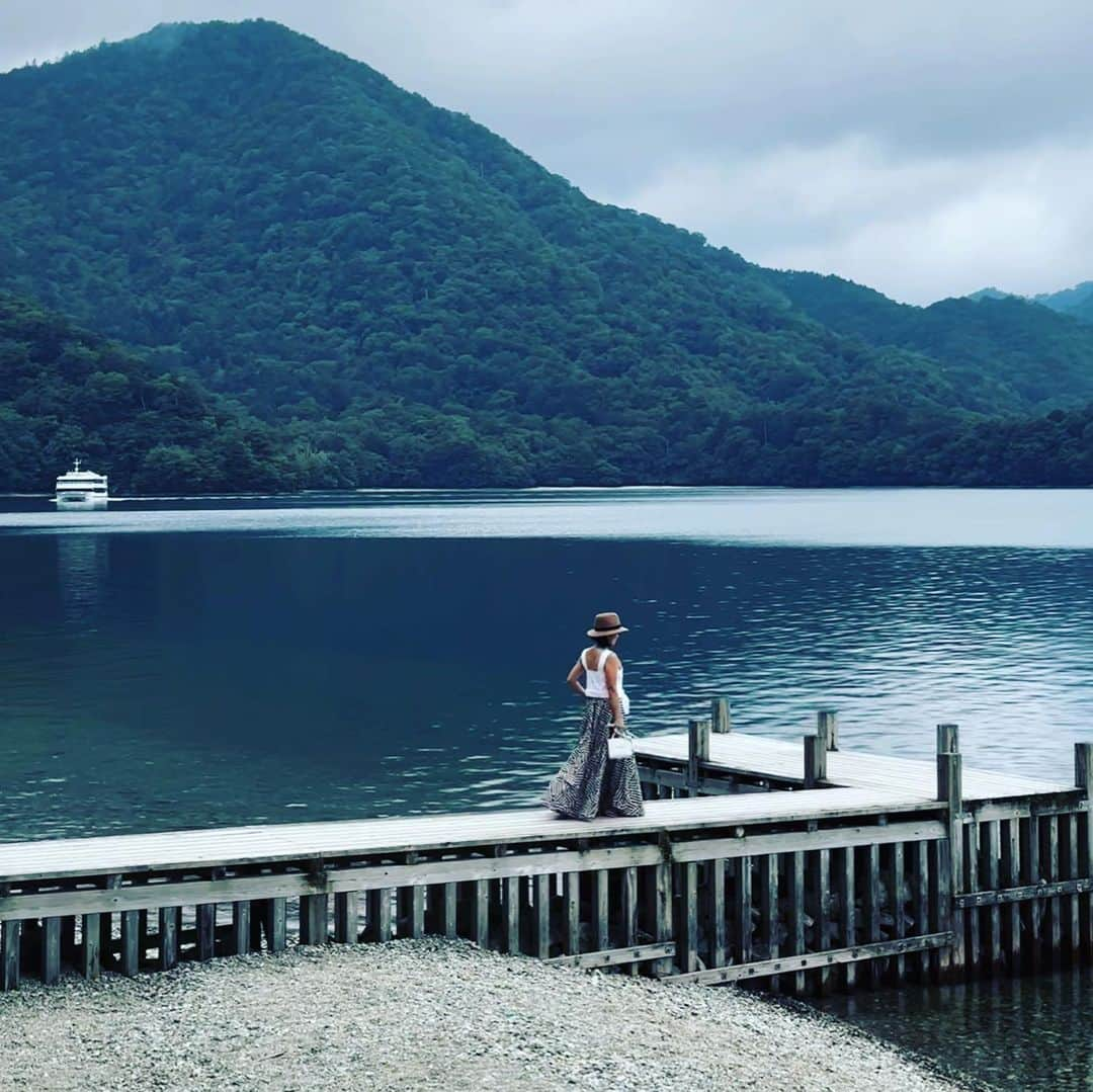 HiRAO INCさんのインスタグラム写真 - (HiRAO INCInstagram)「. 中禅寺湖畔は秋の気配 ぐっと涼しく、温泉日和 凛とした静寂が心地よいリッツ・カールトン日光は、噂通り、ホスピタリティーもコンテンツも素晴らしかった  水辺に佇むイタリア大使館の別荘の桟橋に憧れる」9月4日 10時56分 - kayokohirao