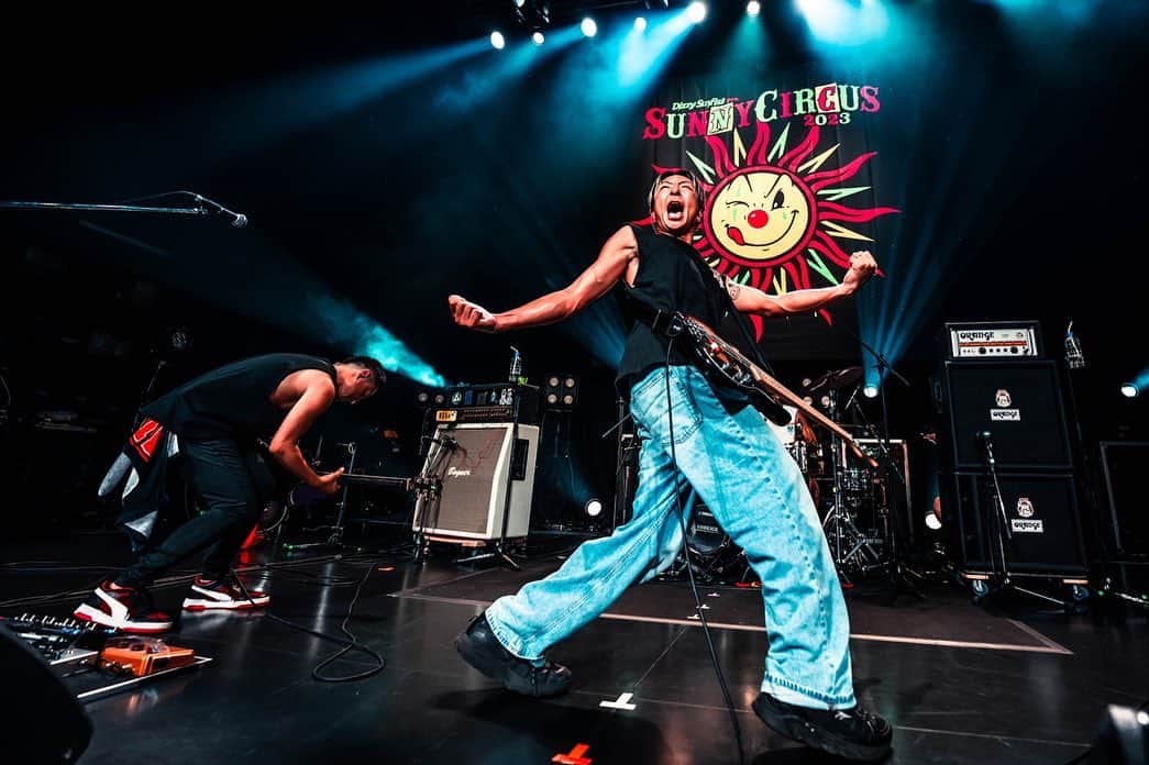 Shun のインスタグラム：「Dizzy Sunfist pre. “SUNNY CIRCUS”  昼から夜までずっとヤバかった✌🏻🤝🏻🔥  📷 @masaty_x」