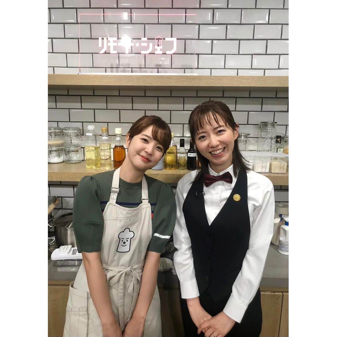 久代萌美のインスタグラム：「☺︎ 今日明日は、リモートシェフが放送されます🍳  フジテレビアナウンサー時代、立ち上げからMCとして参加していた番組に、ゲストとしてお邪魔させてもらい、とても不思議な気分🫣  二代目MCの @reina.uchida にも久しぶりに会えました😊  久々にカメラの前で調理してきました🫠  #BSフジ #リモートシェフ」