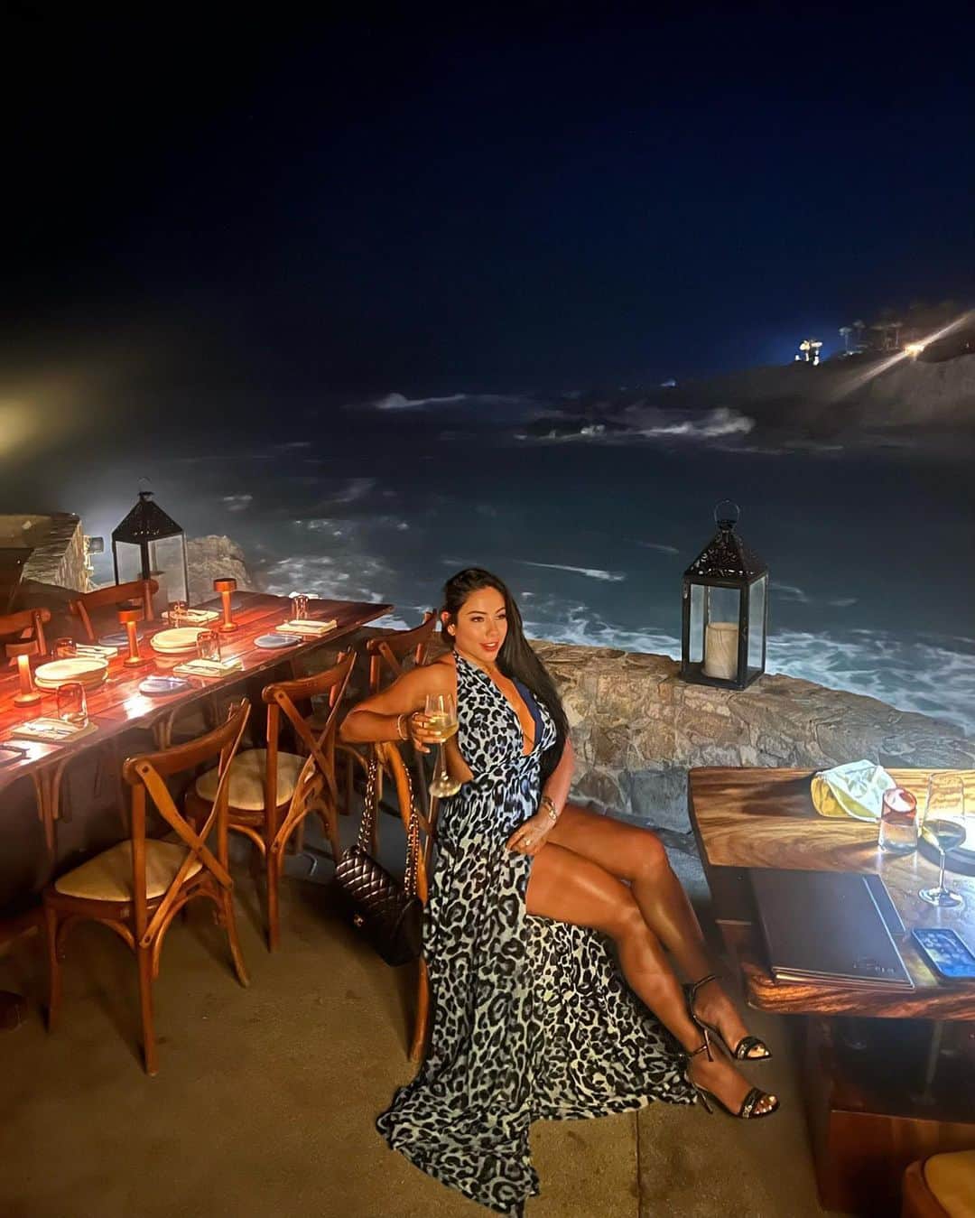 Eri Antonのインスタグラム：「I dream of this place….💙⭐️✨ @cocinadelmaresperanza @aubergeresorts @esperanzaauberge   #Cabo #CaboSanLucas #Sunset」