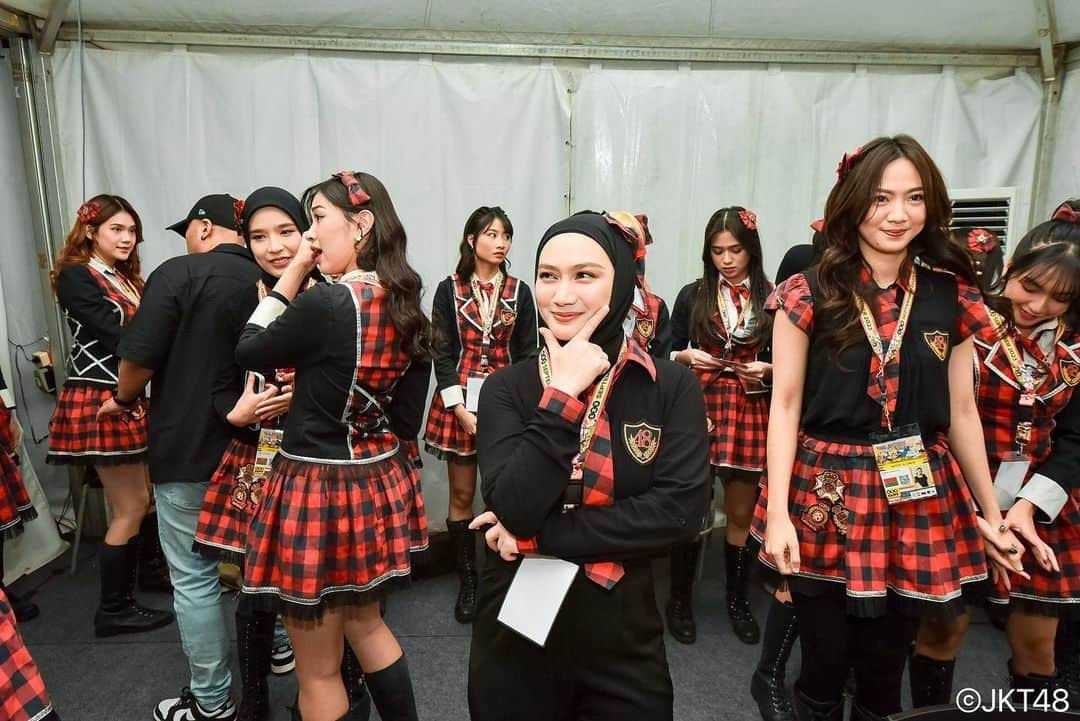 メロディー・ヌランダニ・ラクサニさんのインスタグラム写真 - (メロディー・ヌランダニ・ラクサニInstagram)「Backstage Situation. Synchronize Festival. JKT48 & eX Member 1st Gen.  📸 : @rezzahabibie」9月4日 11時45分 - melodylaksani92