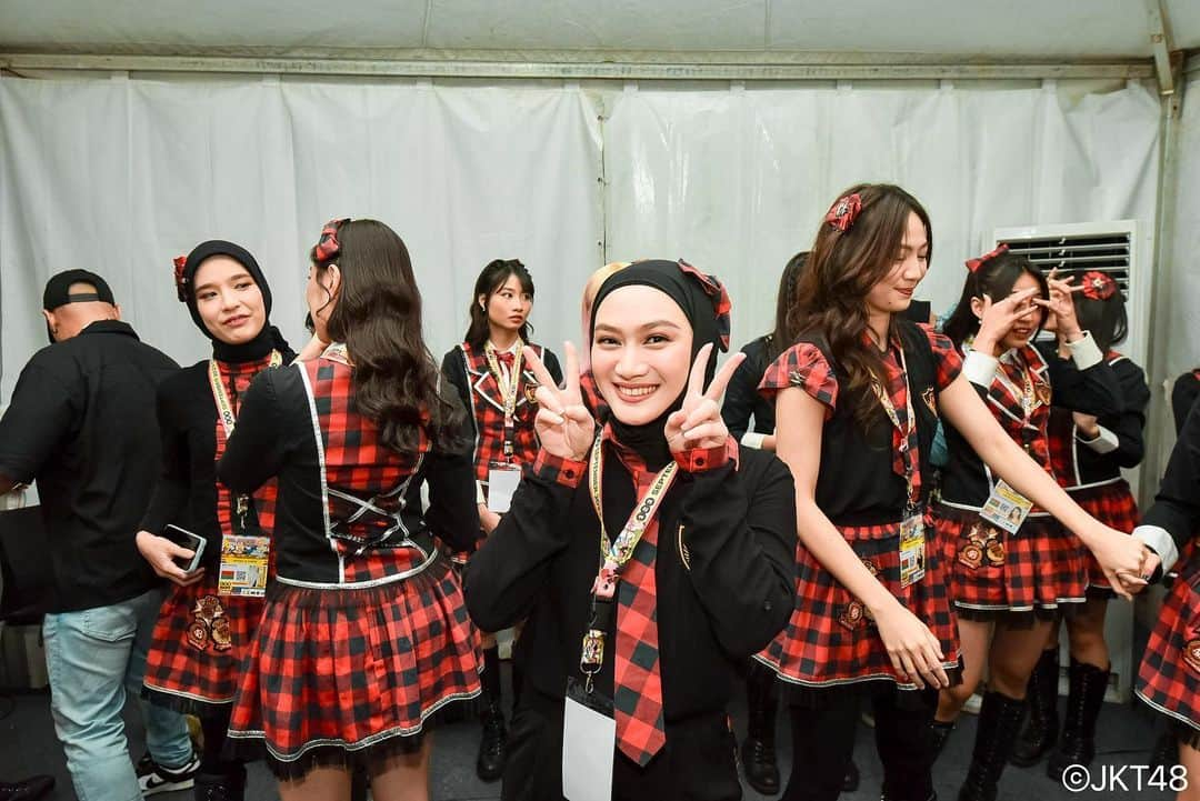 メロディー・ヌランダニ・ラクサニさんのインスタグラム写真 - (メロディー・ヌランダニ・ラクサニInstagram)「Backstage Situation. Synchronize Festival. JKT48 & eX Member 1st Gen.  📸 : @rezzahabibie」9月4日 11時45分 - melodylaksani92