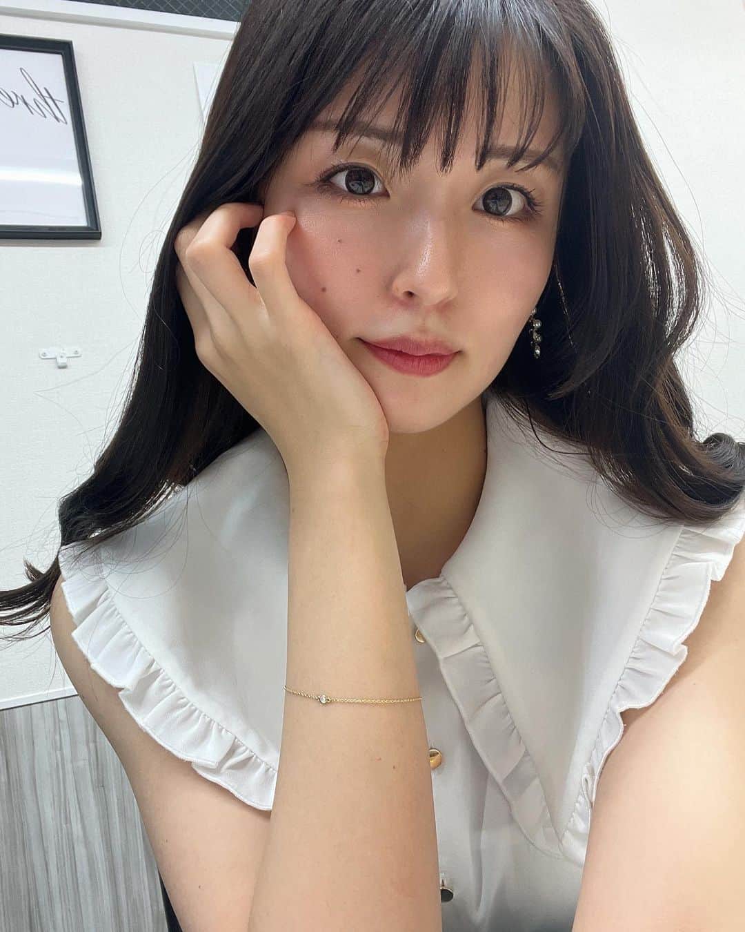 竹本茉莉のインスタグラム：「. 衣装👗 おばあちゃん家に行ったときにめちゃめちゃ褒めてくれたお洋服☺️ パワーをだすために着たよ！」