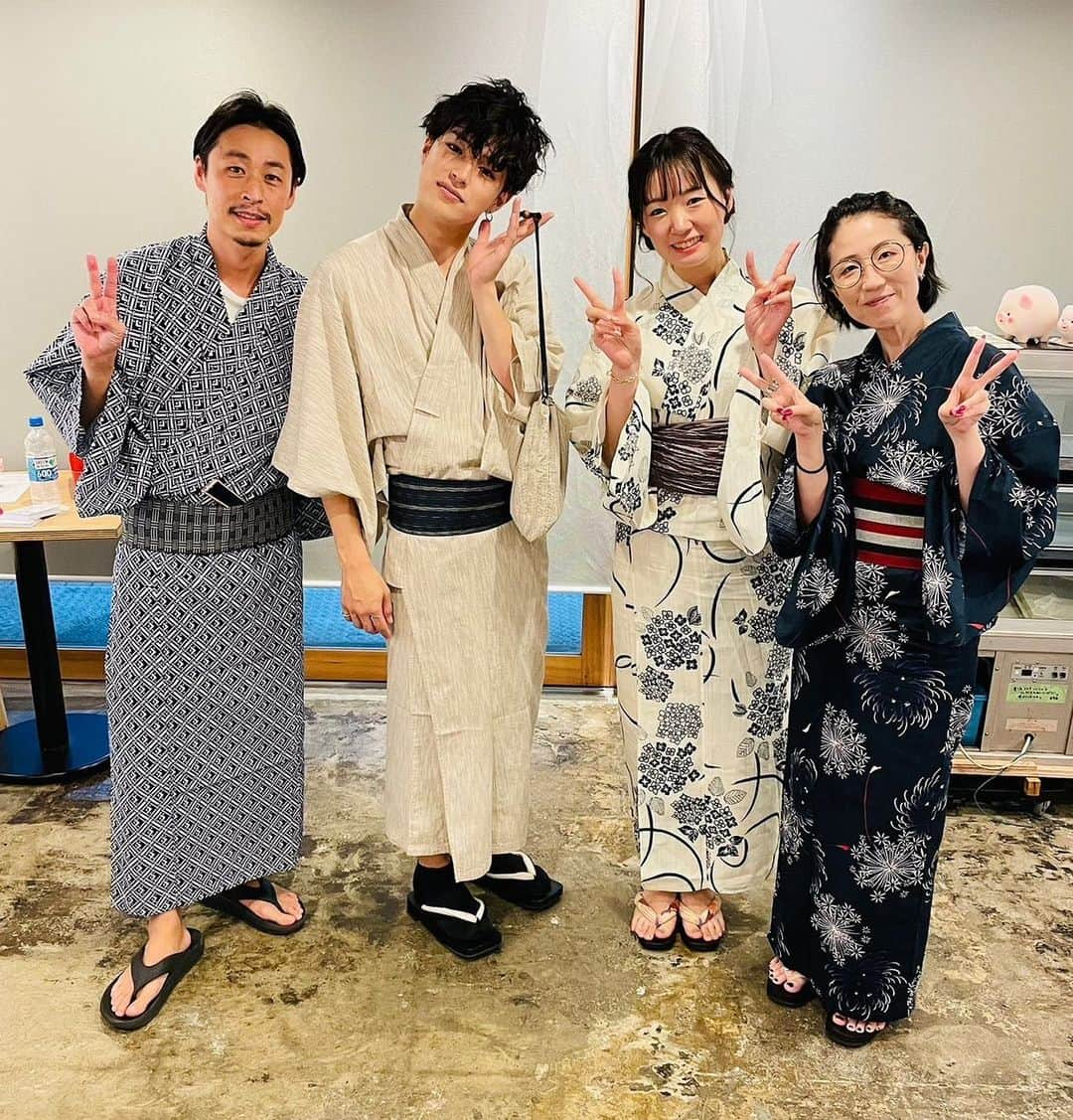 山下聖良さんのインスタグラム写真 - (山下聖良Instagram)「こぶたの会🐷 ありがとうございました❣️  みんなで浴衣で揃えてみました✨ こういうのも楽しくて嬉しいね♪  夢いっぱい語っちゃったけど いつか本当にバスツアーとかBBQとか みんなでワイワイできる会が実現できたら楽しいなぁ〜💭  まずは、今月末の本公演！ 皆さんに中野でお会い出来ることを楽しみに稽古頑張ります❣️  #ぶたのちょきんばこ #こぶたの会 #かめやキッチン #大山駅  「風間四兄弟妹」 9/27〜10/1 中野　テアトルBON BON にて 🎫ご予約受付中です🙇‍♀️  劇場でお待ちしております✨」9月4日 11時51分 - yamashita_seira