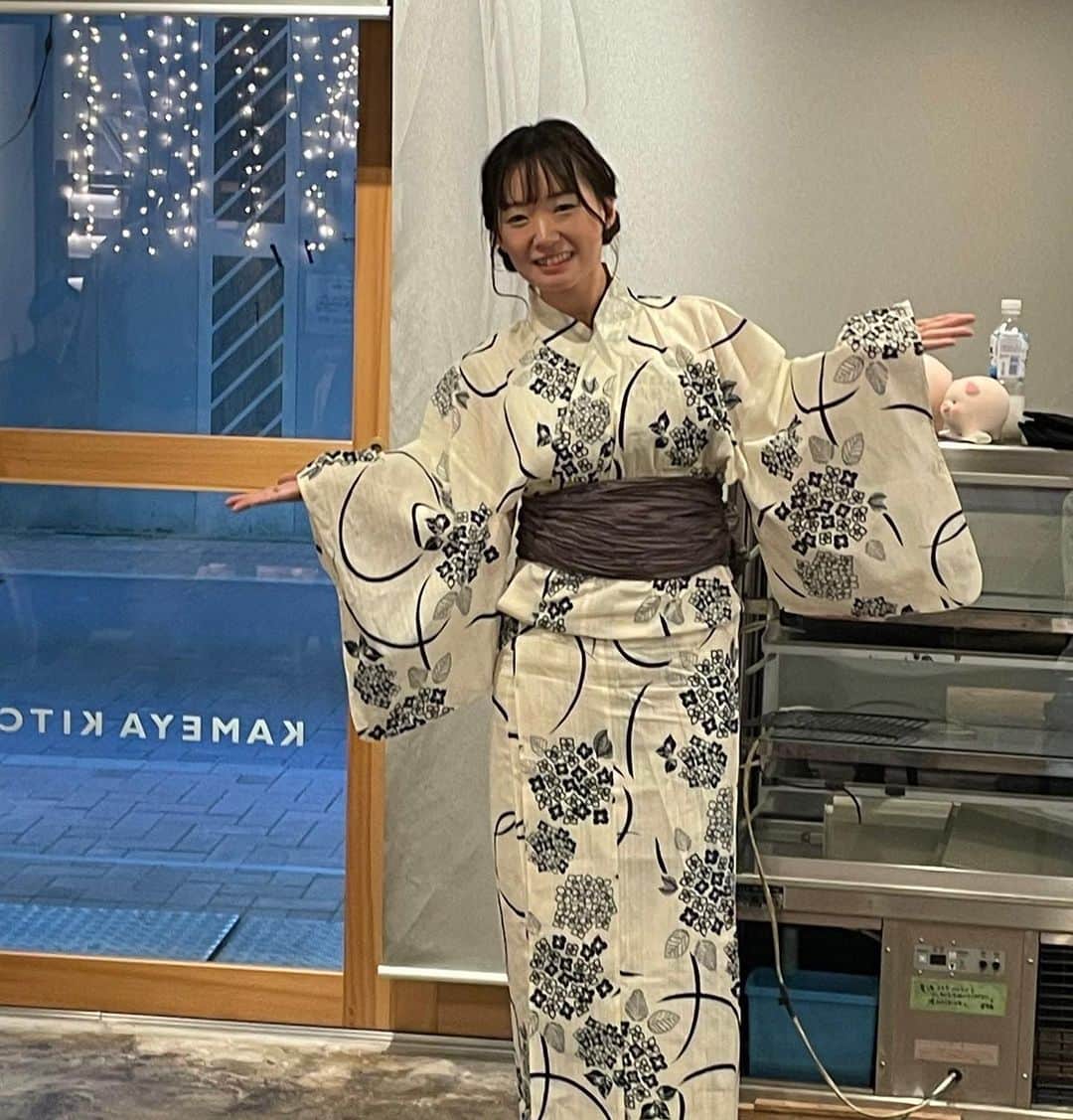 山下聖良さんのインスタグラム写真 - (山下聖良Instagram)「こぶたの会🐷 ありがとうございました❣️  みんなで浴衣で揃えてみました✨ こういうのも楽しくて嬉しいね♪  夢いっぱい語っちゃったけど いつか本当にバスツアーとかBBQとか みんなでワイワイできる会が実現できたら楽しいなぁ〜💭  まずは、今月末の本公演！ 皆さんに中野でお会い出来ることを楽しみに稽古頑張ります❣️  #ぶたのちょきんばこ #こぶたの会 #かめやキッチン #大山駅  「風間四兄弟妹」 9/27〜10/1 中野　テアトルBON BON にて 🎫ご予約受付中です🙇‍♀️  劇場でお待ちしております✨」9月4日 11時51分 - yamashita_seira