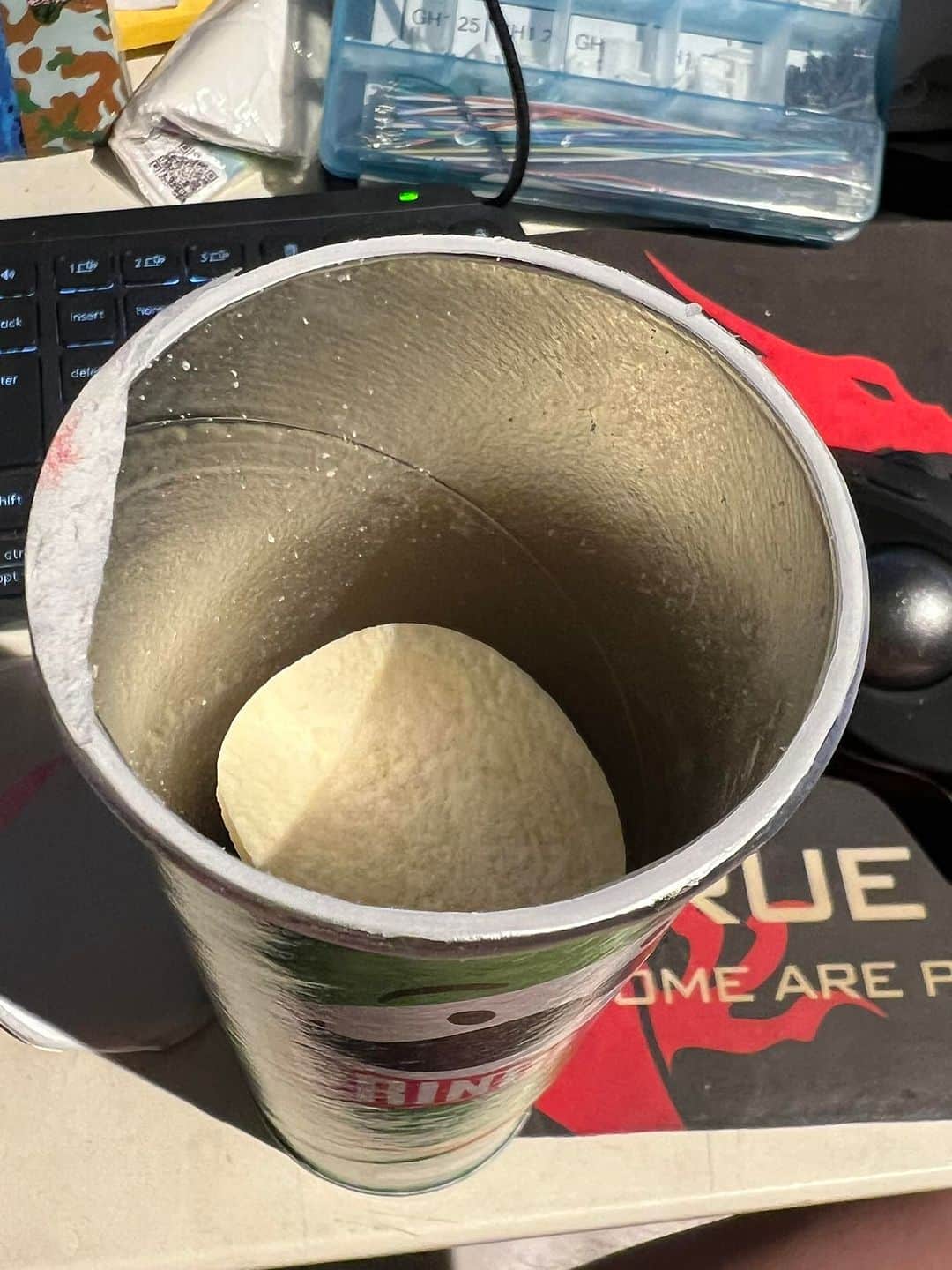 野口克也のインスタグラム：「プリングルスの缶開けたのだが、 ……誰か食べた？」