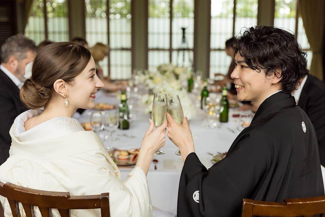 THE SODOH WEDDING OFFICIALさんのインスタグラム写真 - (THE SODOH WEDDING OFFICIALInstagram)「cheers 披露宴で必ずおこなう乾杯  そこにはいろんな意味があります  ありがとう これからもよろしく 愛してます  あなたの想いが溢れた乾杯で 披露宴はスタートします .  Photo by @unplugged_kyoto   >>@sodoh_wedding   #sodoh花嫁#thesodohhigashiyamakyoto  #ザソウドウ東山京都#ソウドウ#sodoh#weddingdress #結婚式 #thetreatdressing#プレ花嫁#卒花嫁#結婚準備#式場探し#関西花嫁#京都花嫁#入籍#プロポーズ#前撮り#ウェディングドレス#ウェディングヘアメイク　#トリートドレッシング#ウェルカムスペース#和装」9月4日 12時15分 - sodoh_wedding