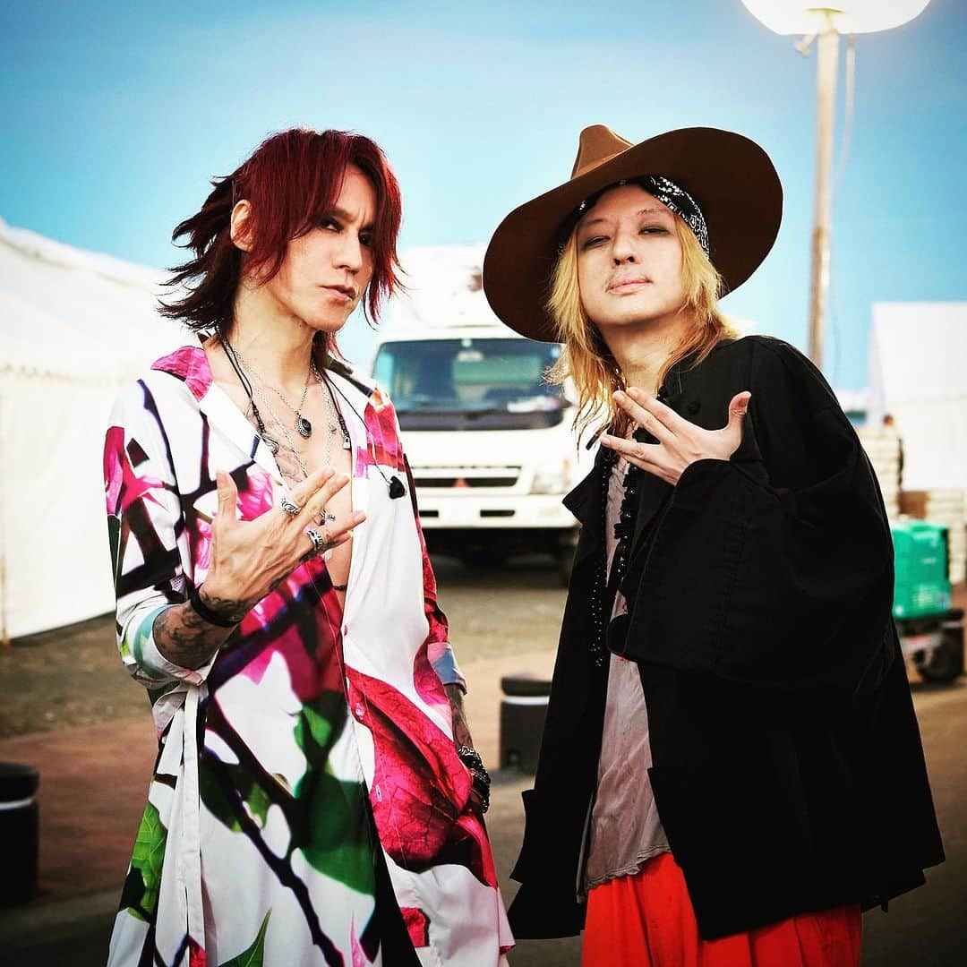 SUGIZOのインスタグラム：「With 清春  @ TOMAKOMAI MIRAI FEST 2023  盟友。  #TOMAKOMAIMIRAIFEST2023 #MIRAIFEST #清春 #SUGIZO  Photo by Keiko TANABE.」