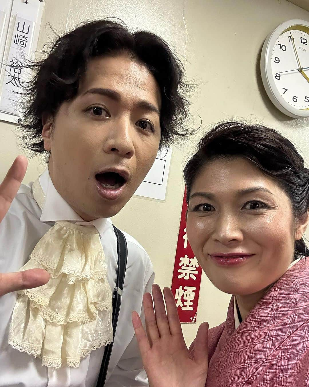 岡本安代さんのインスタグラム写真 - (岡本安代Instagram)「【シーボルト父子伝東京千秋楽】 9月3日(日) 無事に舞台シーボルト父子伝2023 東京千秋楽を迎えることが出来ました。  多くのお客様に温かく見守って頂き、感謝の気持ちでいっぱいです。 たくさんの学びと愛を頂きました。 心より感謝申し上げます。  次は長崎公演。 シーボルトが来日した地長崎の地を、娘イネとして踏むことが出来ることをとても幸せに思います。 イネさんに恥ずかしくないよう、ますます励んで参りたいと思います。 引き続き宜しくお願い申し上げます！ 取り急ぎお礼まで。  #シーボルト父子伝 長崎公演チケット販売スタート  http://confetti-web.com/siebold_2023nagasaki  #ブログでのちほど詳しく  #楠本稲 #走り続ける岡本家 #５人の子育てママウンサー  #岡本安代」9月4日 12時31分 - okamoto.yasuyo