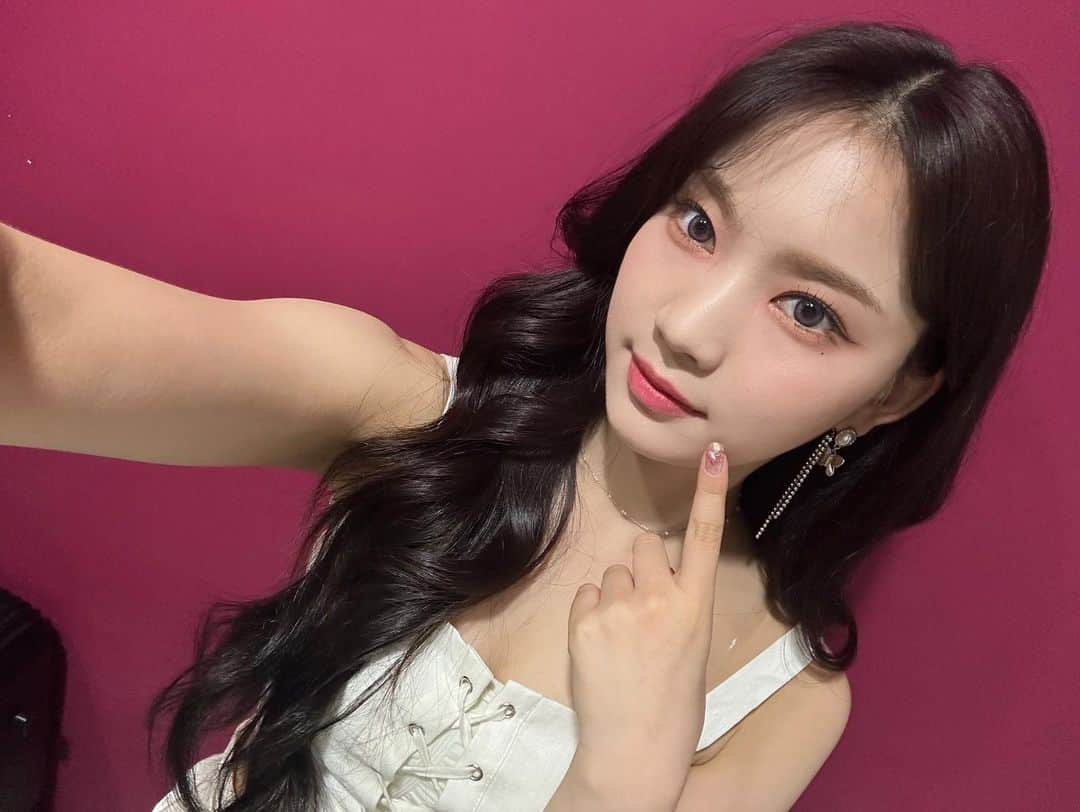 STAYCさんのインスタグラム写真 - (STAYCInstagram)「이번 활동도 모두 고생 많았어요💕  #STAYC #스테이씨 #ISA #아이사」9月4日 12時32分 - stayc_highup