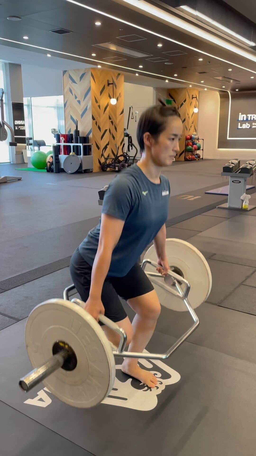 のインスタグラム：「training🏋🏻‍♀️  #森永製菓inトレーニングラボ#inゼリー#PR #トレーニング#training#form#check」