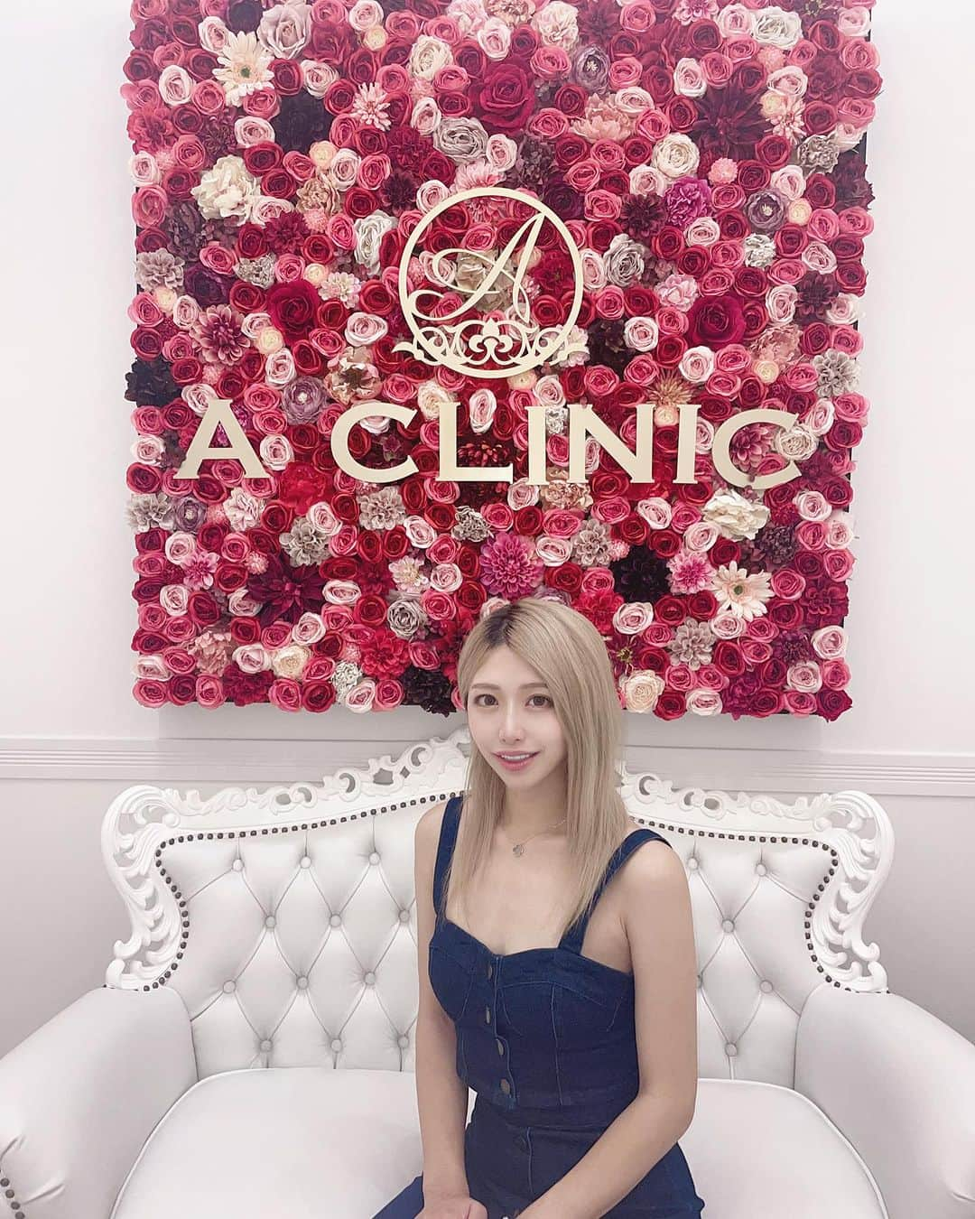 HANAのインスタグラム：「･ ･ Aclinic新宿院(@aclinic_shinjuku )の 吉川先生(@aclinic_yoshikawa)に パーフェクトアイズの施術をしてもらって 2週間たちました👀💕 ･ 自然でかわいい理想のタレ目になって 大満足です🥹💞💞 ･ beforeの画像と比べてもらうとわかりやすいけど かなり目の印象が柔らかくなった😌✨ ･ 今までアイラインをミリ単位でこだわって タレ目作ったりしてたけどそれもなくなって メイク時間もかなり短縮されたよ💄 ✨💕 ･ 腫れや内出血もほぼなくて仕事も 次の日からできて助かった⊂( ᴖ ̫ᴖ)⊃🌈 ･ 最近顔のたるみが気になるから次はAスレッド やりたいなーって思ってる🪄🫧 ･ ･ #aclinic #aclinic銀座 #aclinic横浜 #aclinic新宿#aclinic名古屋#aclinic大阪 #aclinic福岡#aclinic池袋 #aクリニック #エークリニック #目尻切開 #目尻長め #目整形 #タレ目 #タレ目整形  #たれ目 #デカ目 #パーフェクトアイズ #グラマラスライン #グラマラスライン形成 #プチ整形 #整形 #美容整形  #美容 #美容外科 #美容クリニック#吉川彩#aclinic仙台」