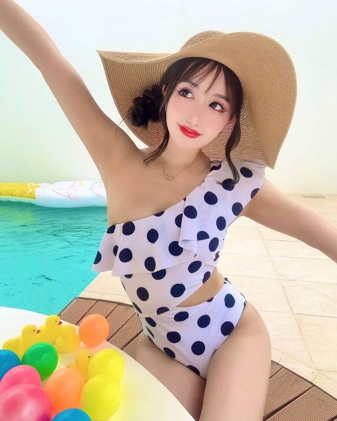 白咲えりかのインスタグラム：「旅に出かけます✈️びゅーん🩵  #名古屋 #大阪 #東京 #福岡 #韓国ヘア #投資女子 #水着 #水着女子 #love #hotel  #セクシーランジェリー #adanresortskyvilla #錦 #六本木 #歌舞伎町 #銀座 #北新地 #大阪 #中洲 #投資家  #20代投資家と繋がりたい #followforfollowback #いいね返し #instagood #instadaily #instagram #fire生活 #イメチェン #プール #沖縄」