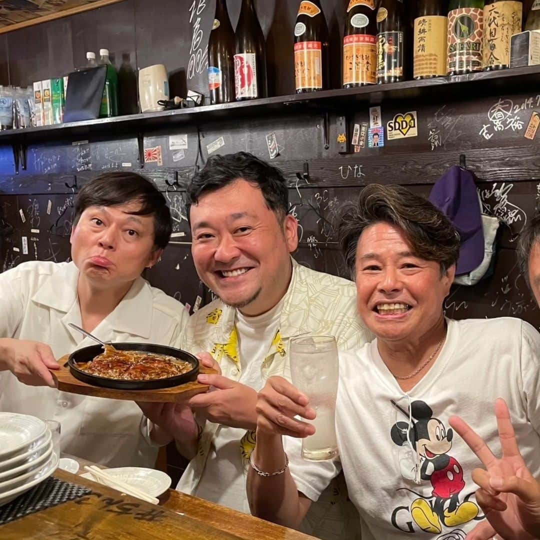 佐藤大さんのインスタグラム写真 - (佐藤大Instagram)「昨日は元ランディーズの中川兄さんのお店  『泉州かしみん焼き弍箱』  で永島さん、尼崎解説小島さん、ハジメさんと楽しいお酒をいただきました。 中川兄さんとも久しぶりに会えたし、皆でボートレース談義に花が咲き、住之江での負けも半分忘れる事が出来た良き夜  かしみん焼きはマジで食べてほしい一品！ 酒が最高に進むぜ  #泉州かしみん焼き弐箱 #永島知洋 #グランジ大 #小島幸弘　さん #中川貴志　さん」9月4日 13時09分 - satodaidaidai