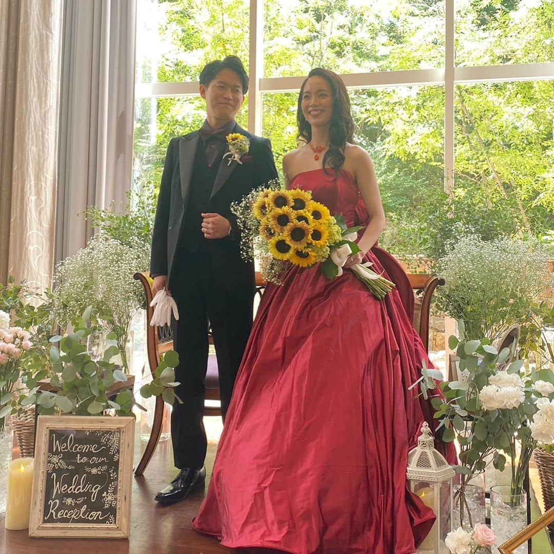 横山紗弓さんのインスタグラム写真 - (横山紗弓Instagram)「可愛い夫婦の結婚式💍🌿 いつも素敵な笑顔がこの日はより輝いてた✨ 2人の想いが詰まった1日で とっても幸せな気持ちになりました😮‍💨 ブライダルアカウント (@hinako_memorial_ )でまた 細やかなこだわりを知って余韻に浸り🕊️ 参考にもなるので これから式を挙げる方は是非＾＾ #wedding #ララシャンス #博多の森 #福岡式場 #福岡花嫁」9月4日 13時18分 - 1129sym