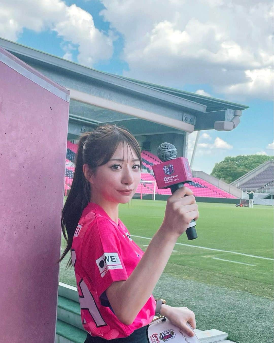 池田愛恵里のインスタグラム：「セレッソ大阪ヤンマーレディースの新たな一歩！ 私もスタジアムDJとしての初戦！  昨日のスタジアムは本当に本当に素晴らしい空気でした！  昨日の試合や試合後の選手たちをみてもっとレディースのことが好きになった方や、今シーズンへの期待感が高まった方も多いはず！ 私もその1人！  選手たちやサポーターの皆さんが一緒になって、レディースならではのホームの空気をつくっていくシーズン！ 絶対楽しいホームゲームになるので皆さん是非今シーズンのヤンマーレディースの試合にお越しください！！！ 初めてきた方も絶対レディースのファンになります！  次は勝ってみんなでお祝いしましょう🌸 #セレッソ大阪ヤンマーレディース」