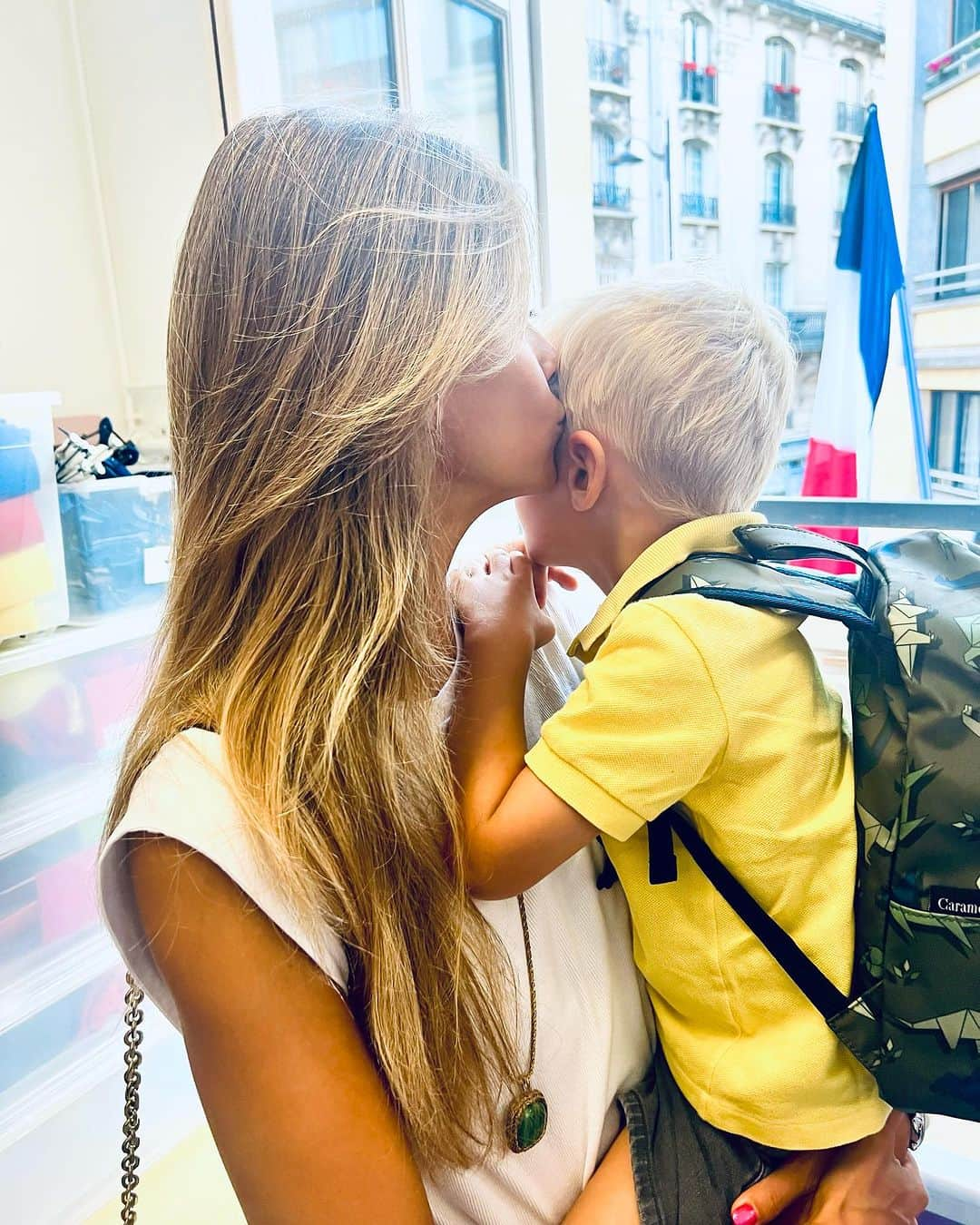 オフェーリ・ムニエのインスタグラム：「Photo cartable ✔️ #rentrée #moyennesection #mapetiteteteblonde 💛」