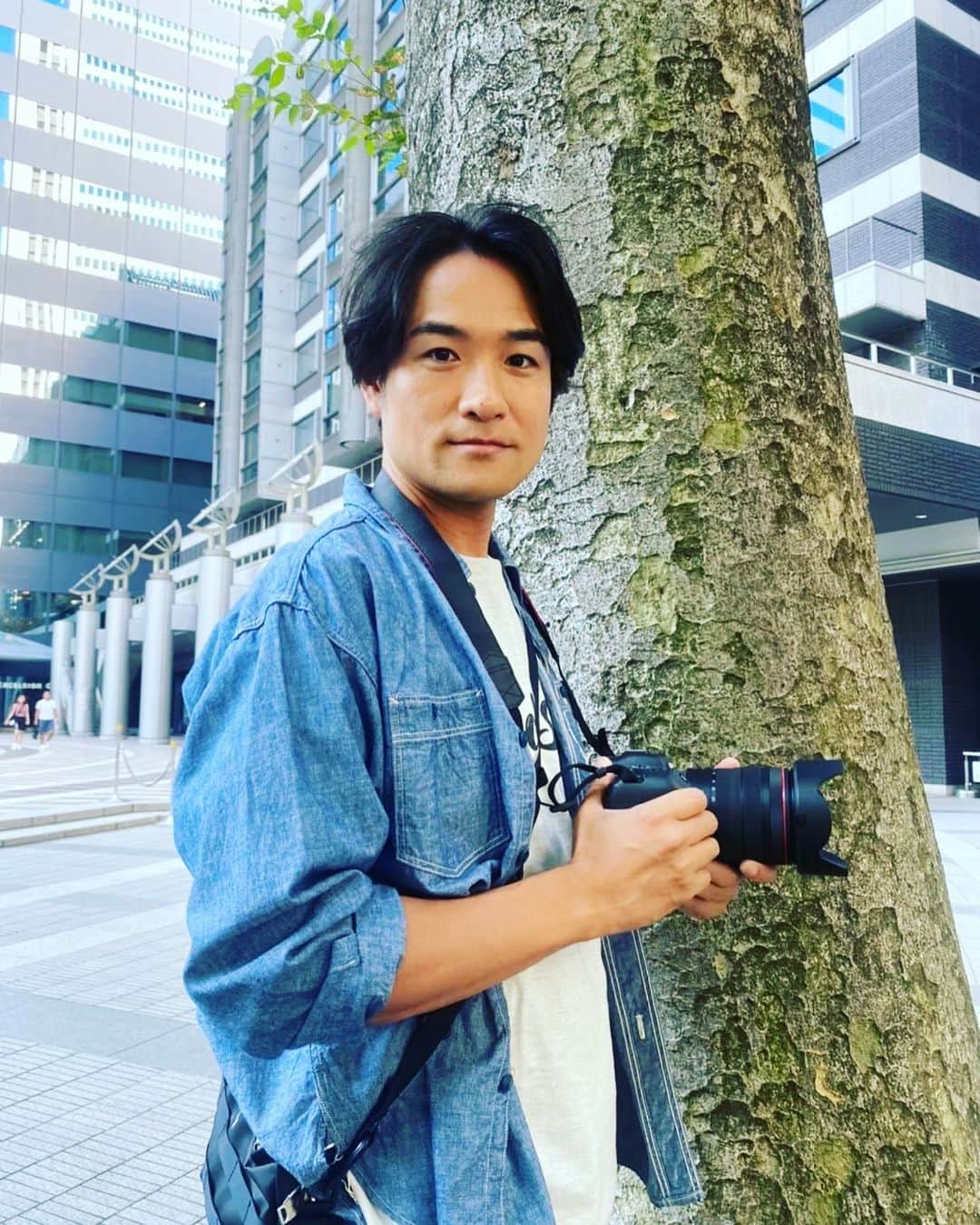 笠原秀幸さんのインスタグラム写真 - (笠原秀幸Instagram)「こんちくわ！☺︎☺︎  暑いけど、ほんのり、秋のかほりが、してきたような気がします🍂  テレビ東京系列で放送中の  ドラマ『やわ男とカタ子』  今夜23時06分放送の第5話から、細谷直広役で、出演致します！  爽やかにカメラを持ってますねえ📷  どんな感じでドラマにスッと入っていくのか、楽しんで見てもらえたらと思います！  よろしくお願いします☺︎☺︎  #やわ男とカタ子  #やわカタ  #カメラすきな人と繋がりたい」9月4日 18時52分 - kasahara_rarara