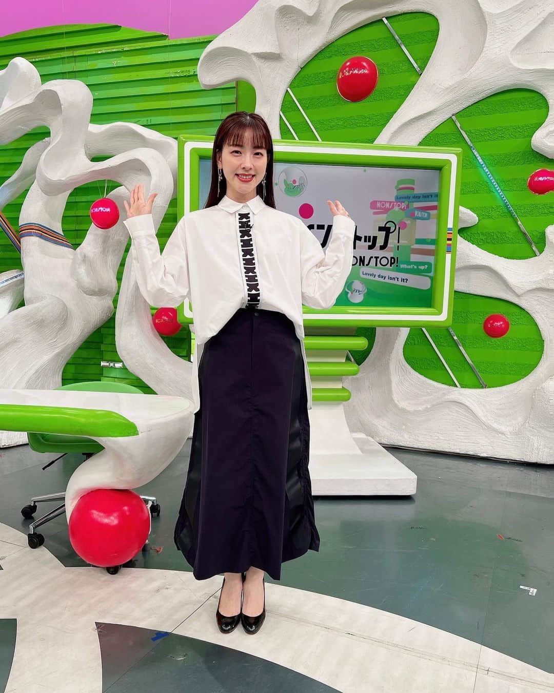【公式】『ノンストップ！』のインスタグラム：「・ 夏休み明けの設楽さんが 今日から帰ってきましたー！ わーい🥳  #三上真奈 @mana.mikami47  #衣装」