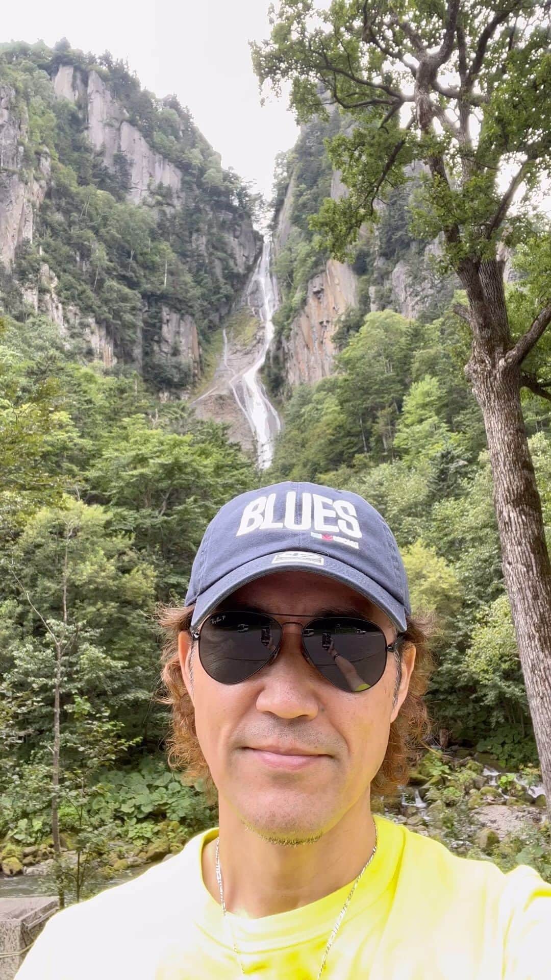 菊田俊介のインスタグラム：「The last day of Hokkaido Tour. 北海道ツアー最終日。旭川に向かう途中で層雲峡で休憩！ #sounkyo #hokkaido #asahikawa」