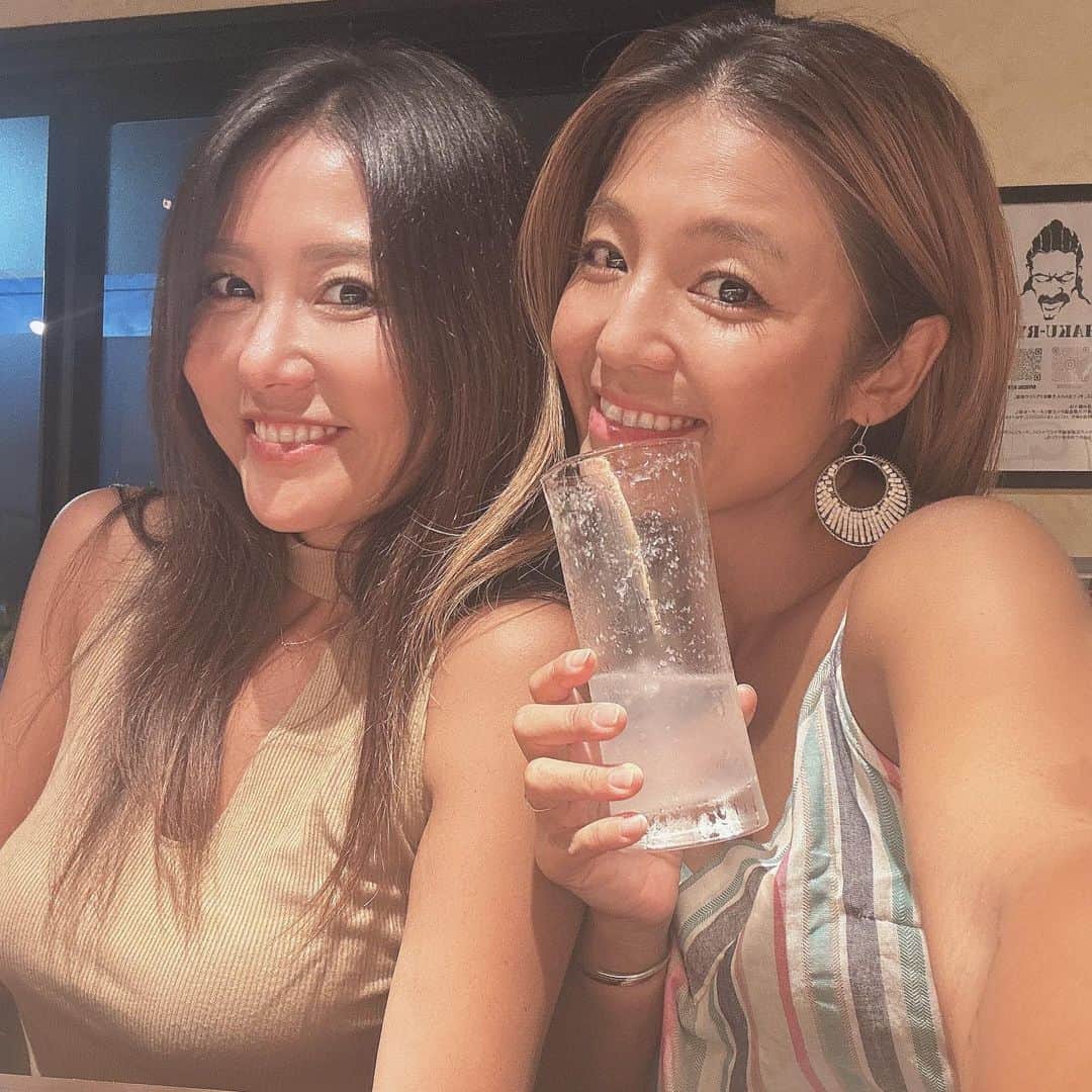 なーみのインスタグラム：「乾杯with @airiee_n219 🤎  #好きな角度はこっち」