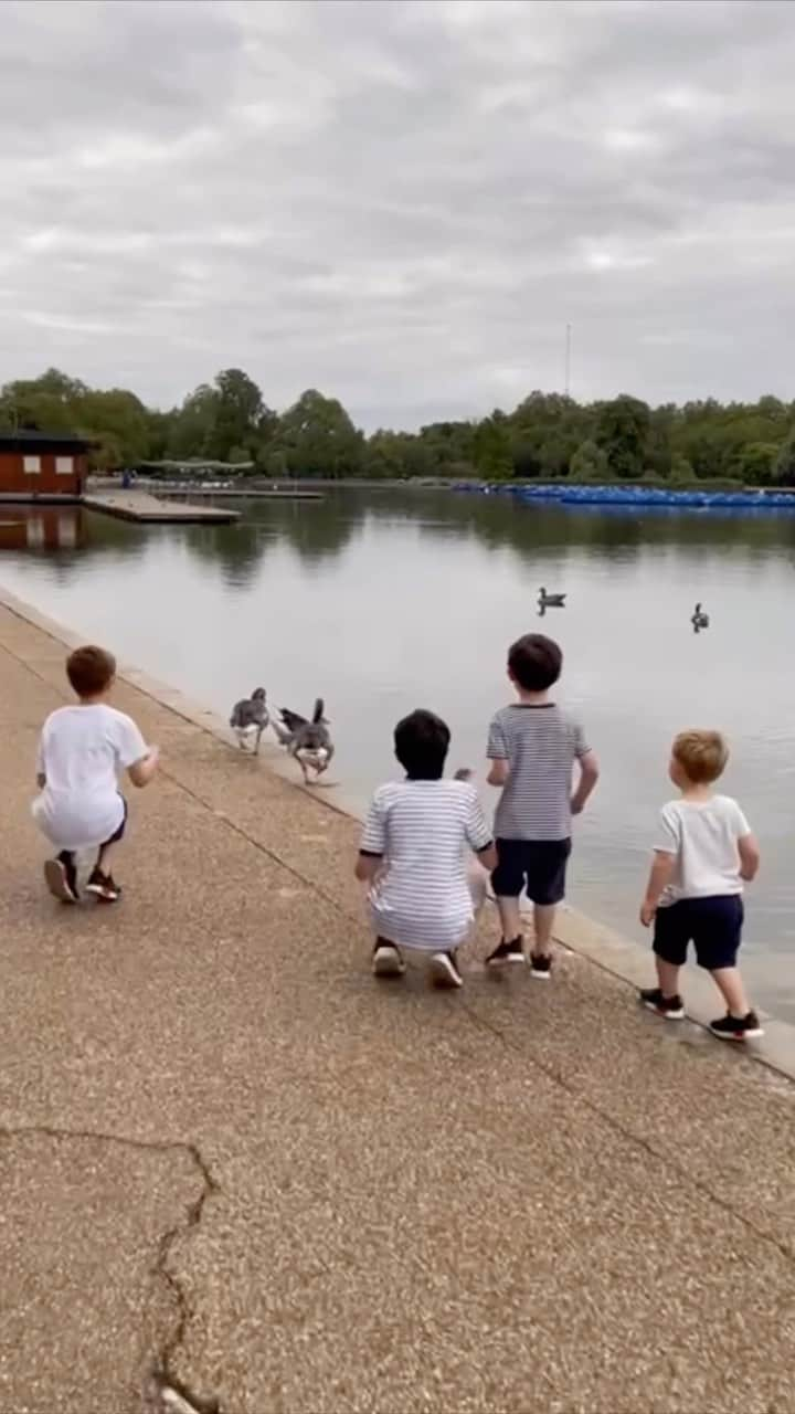 ダニエル・カーターのインスタグラム：「Every Father’s Day is a special one, but really enjoyed spending this one in London with the family. Managed to squeeze in a bit of football before what’s going to be a couple of months filled with rugby!」