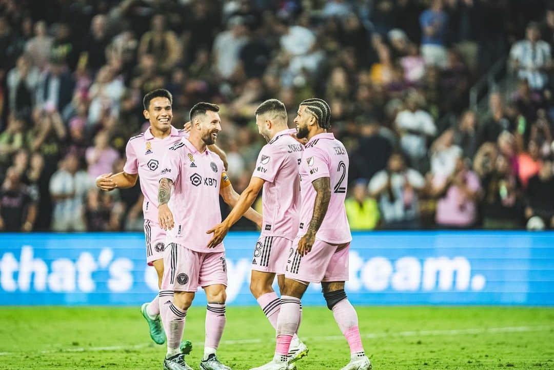 デアンドレ・イェドリンさんのインスタグラム写真 - (デアンドレ・イェドリンInstagram)「An important win in LA! Step by step.. 🚶🏽‍♂️ @intermiamicf」9月4日 14時32分 - yedlinny