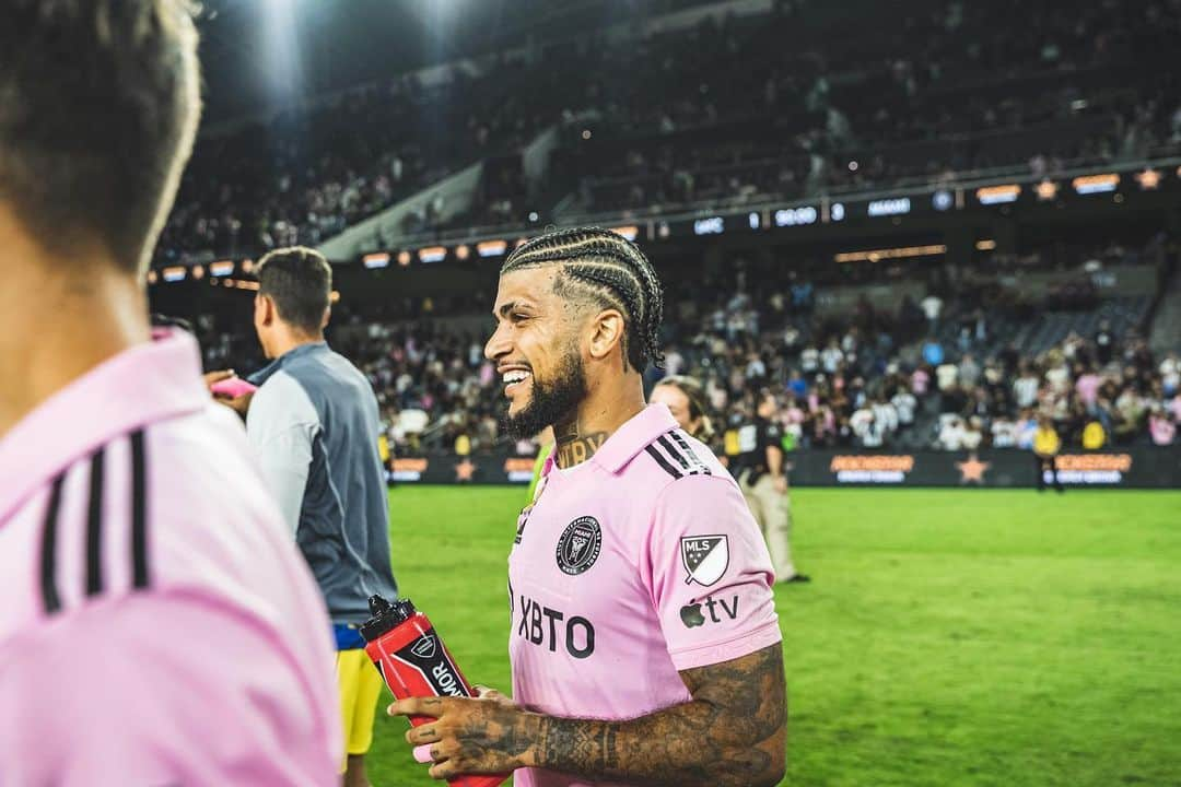 デアンドレ・イェドリンさんのインスタグラム写真 - (デアンドレ・イェドリンInstagram)「An important win in LA! Step by step.. 🚶🏽‍♂️ @intermiamicf」9月4日 14時32分 - yedlinny