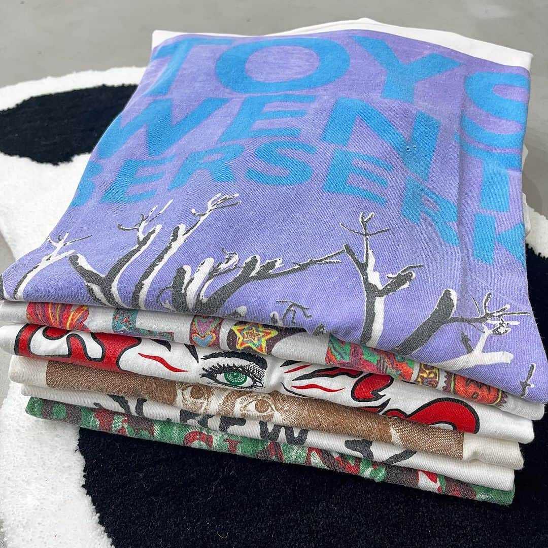 ジャムルのインスタグラム：「OPEN UNTIL 7:00PM . NEW ARRIVAL . #jammru#jammru_tee#vintagetshirt #vintagetee#vintagebandtee #osaka  #fashion  #streetstyle  #streetfashion  #vtg  #vintage  #used  #usedclothing  #古着 #古着屋 #ファッション #70s #80s #90s」