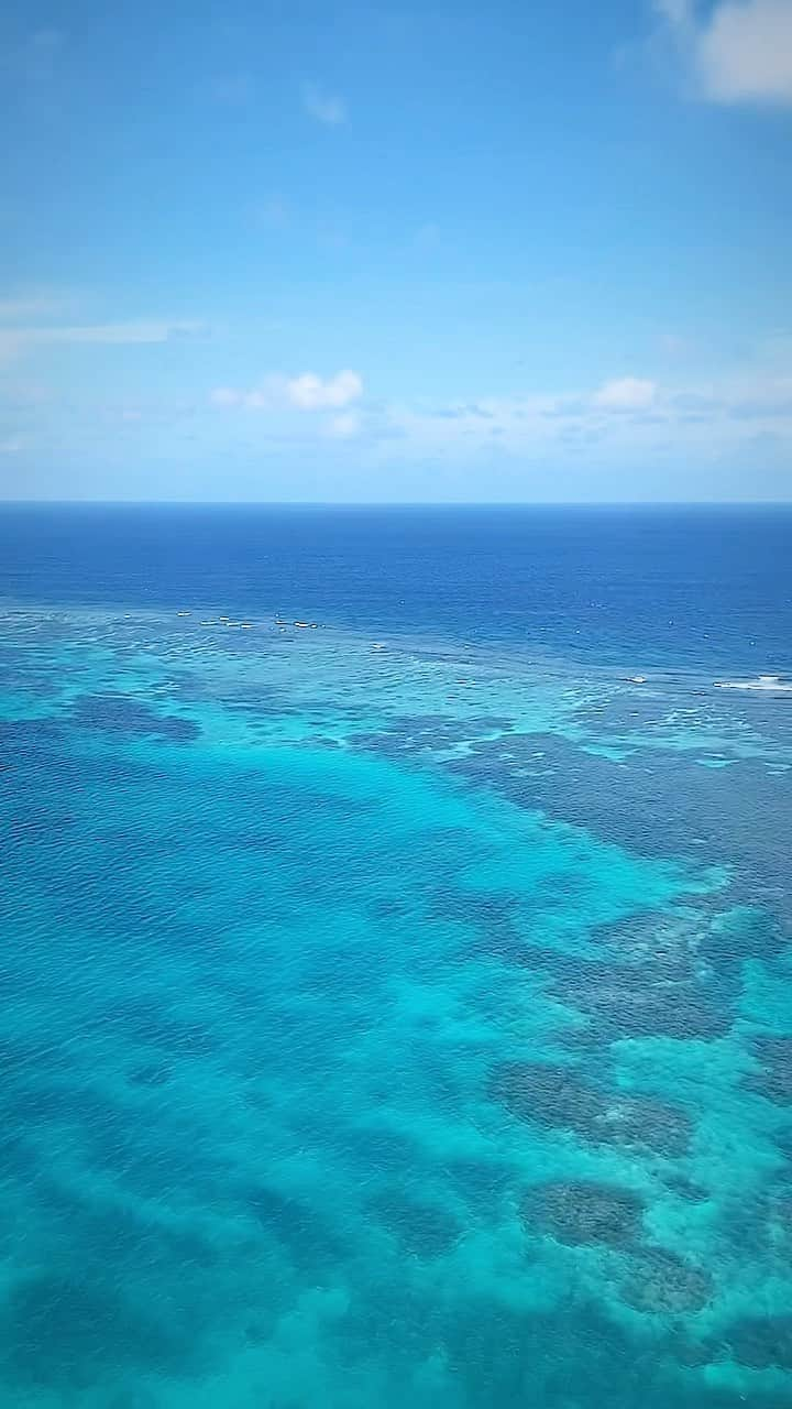 黒木桃子のインスタグラム：「ある日の宮古島🏝️  台風🌀みんな大丈夫ですか？ お気を付けて。  私も本日はお家にこもこも。ゆっくり読書でもしよう📖🎧」