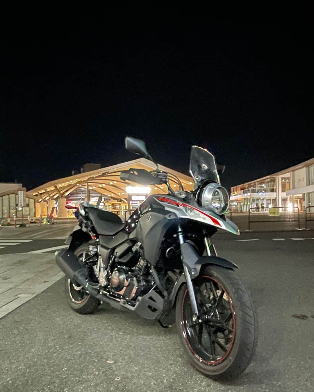 菊地智義さんのインスタグラム写真 - (菊地智義Instagram)「レンタルバイクのおかげで広島満喫出来ました！ 車種によってタイムセールってのがあり、4時間レンタルの料金よりも安く24時間レンタル。 しかも乗ってみたかったVストローム250。 こりゃ良いバイクだ！ これから地方行った時は、借りる時間なくても無駄にレンタルバイクチェックしちゃいそうです笑 #Vストローム」9月4日 15時20分 - potatokikuchi2