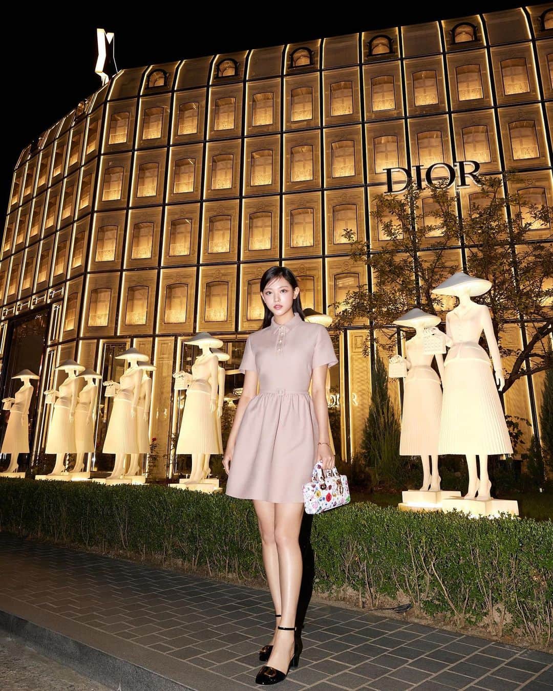 NewJeansさんのインスタグラム写真 - (NewJeansInstagram)「💖 HAERIN at the Lady @Dior Celebration  #광고 #LadyDior #Dior #NewJeans #뉴진스 #HAERIN」9月4日 18時00分 - newjeans_official