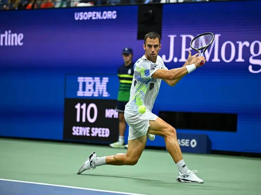 ラスロ・ジェレのインスタグラム：「Wanted to say thank you for all your messages and support throughout this year's Us Open. It really warms my heart🙏🏻 Not easy to lose from a 2-0 lead, but at least I know I gave my very best and it was against the best player of all times. It was an amazing night... Will be back stronger and better... Thank you New York 🙌🏻🗽 @usopen  📸: Corinne Dubreuil」