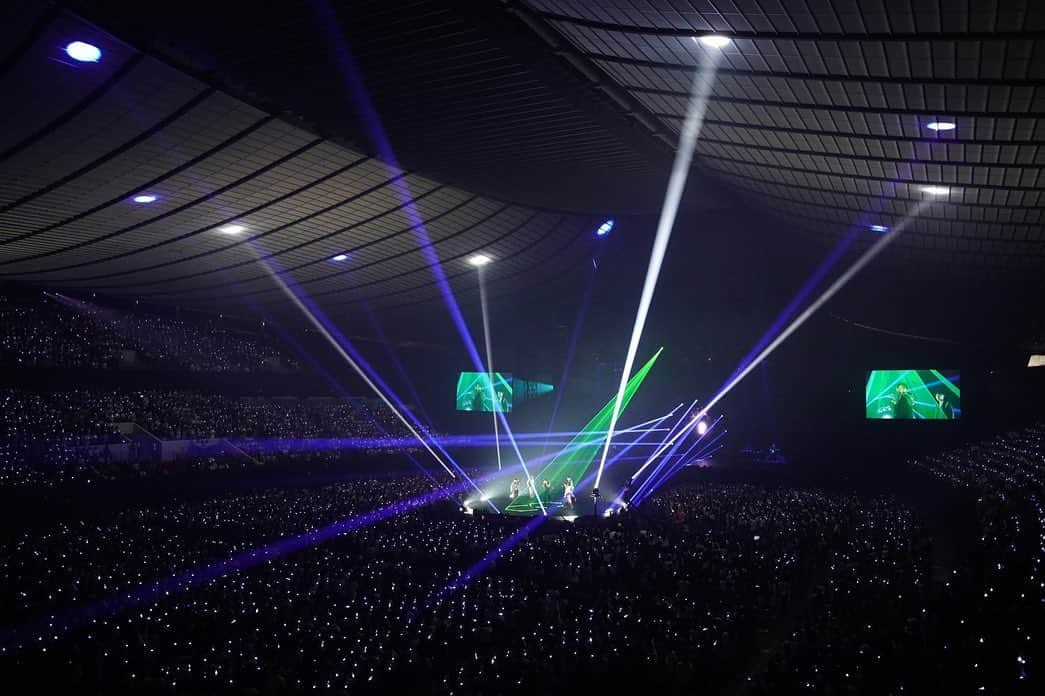 大野雄大さんのインスタグラム写真 - (大野雄大Instagram)「Da-iCE ARENA TOUR 2023 -SCENE- 無事に 完走することができました。  応援していただいた、全ての皆様に感謝です🥲  まだ余韻が抜ける訳ないですが、  とにかく今思う事はみんな最高ってことです！！😭😭😭  最高すぎて最高すぎて、、  最高です！！！😆😆😆  こんなに終わりたくないツアーは初めてでした。。  終わってしまうのは悲しいけれど、 来年の10周年記念武道館公演も発表されましたし、 まだまだ楽しみはこれから作って行けばそれがまた最高の想い出記録を更新していけるでしょうっ！！  僕たちに関わって下さる全ての人と一緒に夢を叶えたい  これからもDa-iCEを宜しくお願い致します！！  #感謝しかない #それ以外あり得ない #喉はしっかり潰れました #本当に最高だったなぁ #幸せすぎたなぁ」9月4日 15時50分 - da_ice_udai