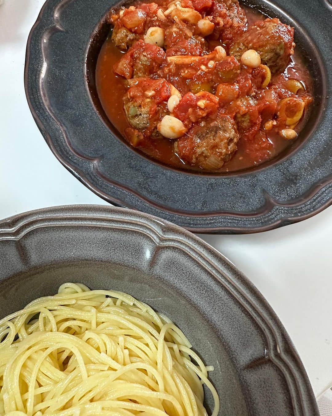 堀田祐美子のインスタグラム：「お友達が届けてくれた手作りミートボールでパスタ。  ふぅらネムネム。  @yumiko_hotta  @t_hearts2020  #堀田祐美子 #yumikohotta  #prowrestling  #プロレス #womansprowrestling  #女子プロレス  #hearts82 #thearts  #ブルドッグ #イングリッシュブルドッグ #ブルドッグふぅら  #ミートボールパスタ」
