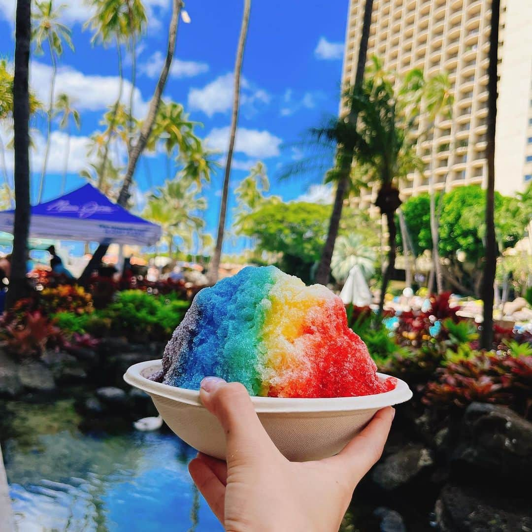 芳賀優里亜のインスタグラム：「妹が飲んでたpinkのスタバはHawaii限定みたい🌈」