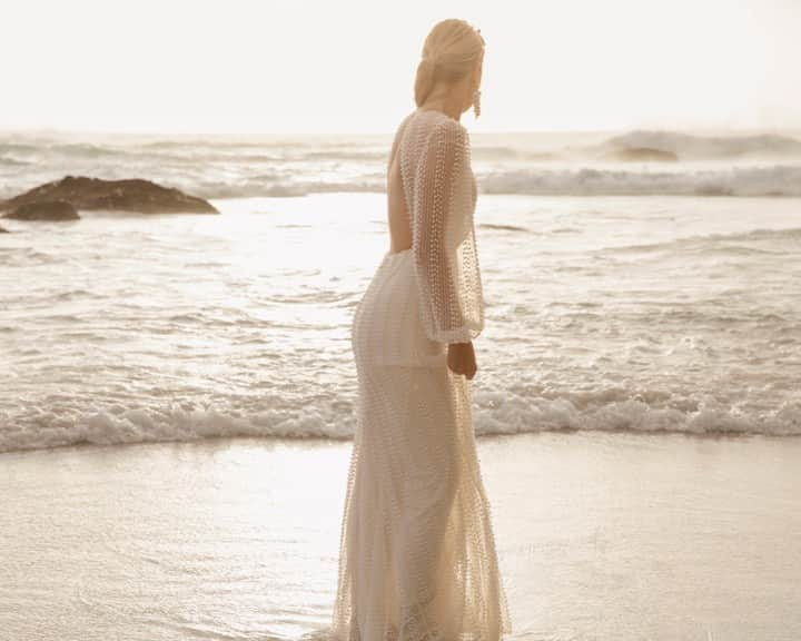 キャサリンディーンのインスタグラム：「A showstopping creation ~ Prepare to make an entrance in the dreamy Belle gown ✨ ⁣  #catherinedeane #ecobridal #weddinggown #weddingdress #cdloves」