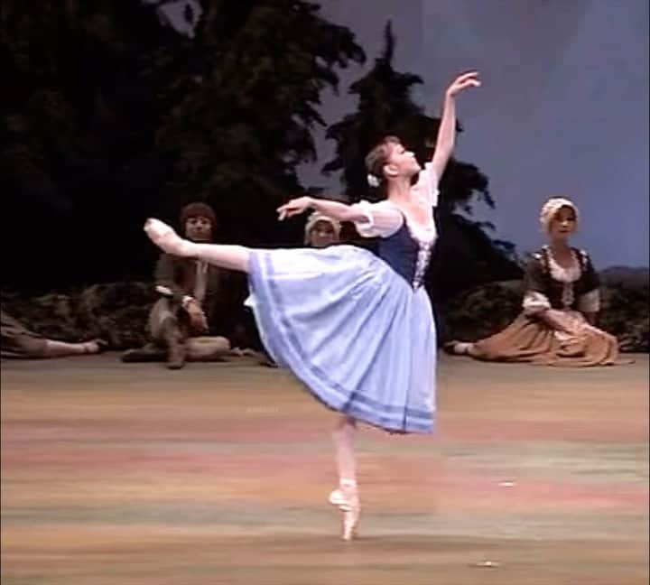 上野水香のインスタグラム：「Mizuka Ueno in Giselle variation.  #ballet #danzaclassica #danzaclasica #danza #dança #dance #balletdancer #balletpost #balletworld #classicalballet #balletclub #balletpost #balletinspiration #balletaddiction #balletlife #ballet #pasdedeux #pdd #fouettes #instaballet #balletart #balletvideo #balletarchive #ballettoclassico #mizukaueno #giselle #gisellevariation #giselleballet #balletvariation」