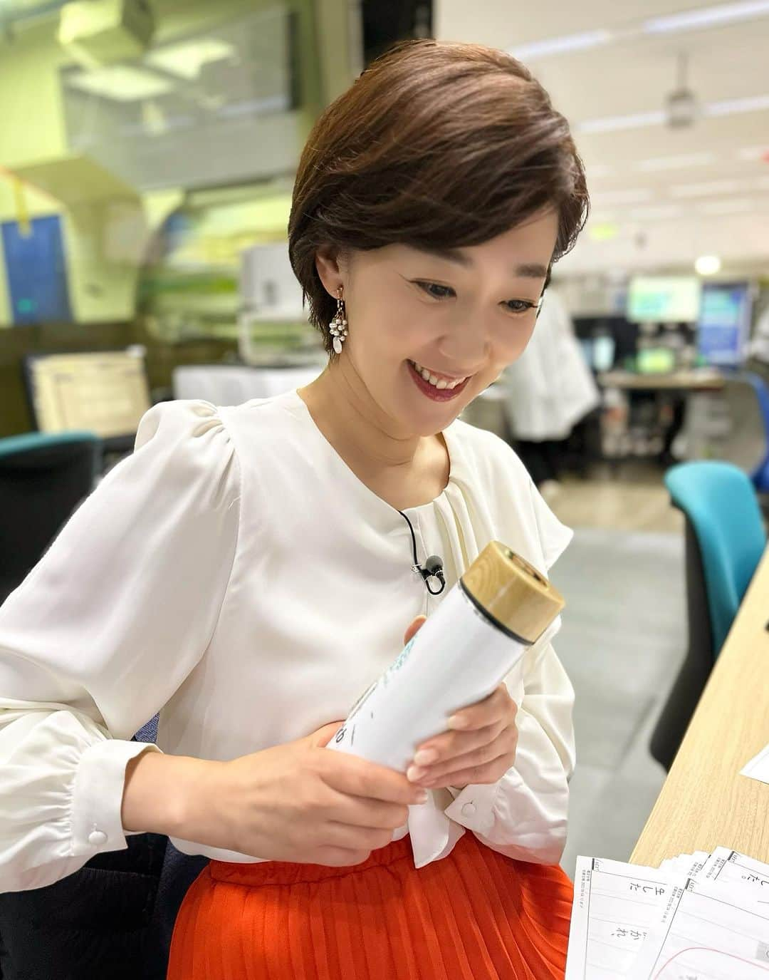 池尻和佳子さんのインスタグラム写真 - (池尻和佳子Instagram)「いくつになっても賞状もらえるのは、嬉しい。CM作るのも好きだったりします。この後の特集は、水筒の斜めがけに注意といった話題です‼︎  #アノンシスト賞#表彰状#最優秀賞#感謝#音で感じる #sdgs#ラジオ#radio#cm#cm制作#好き#jrn#jnn #パーソナリティー#加藤淳也 さん#アナウンサー#rkb #池尻和佳子#賞状#久しぶり#授与#嬉しい#月曜日 #タダイマ#水筒#斜めがけ#危険#手術#必要#案件」9月4日 16時19分 - wakako_ikejiri_rkb